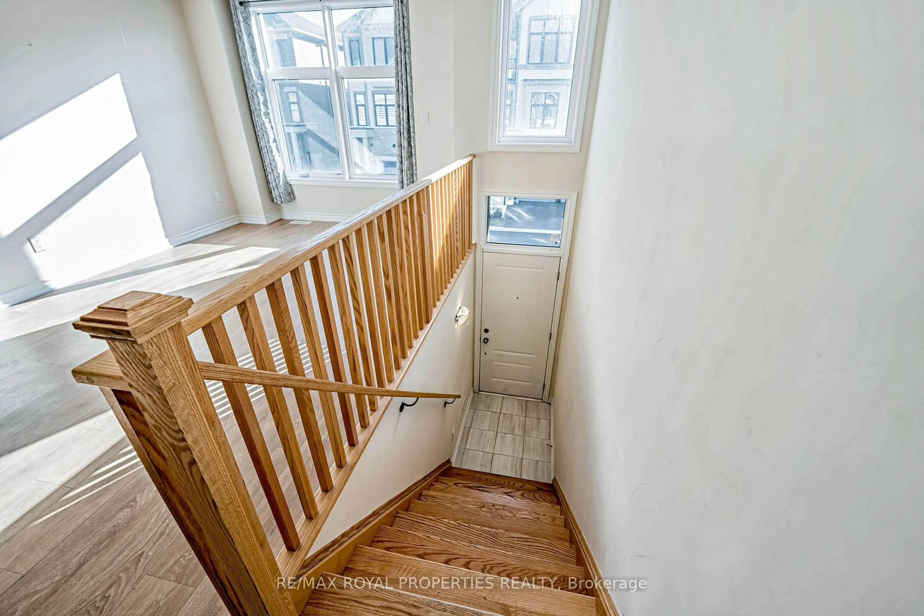 Stairs for 784 Eddystone Path, Oshawa Ontario L1H 0A7