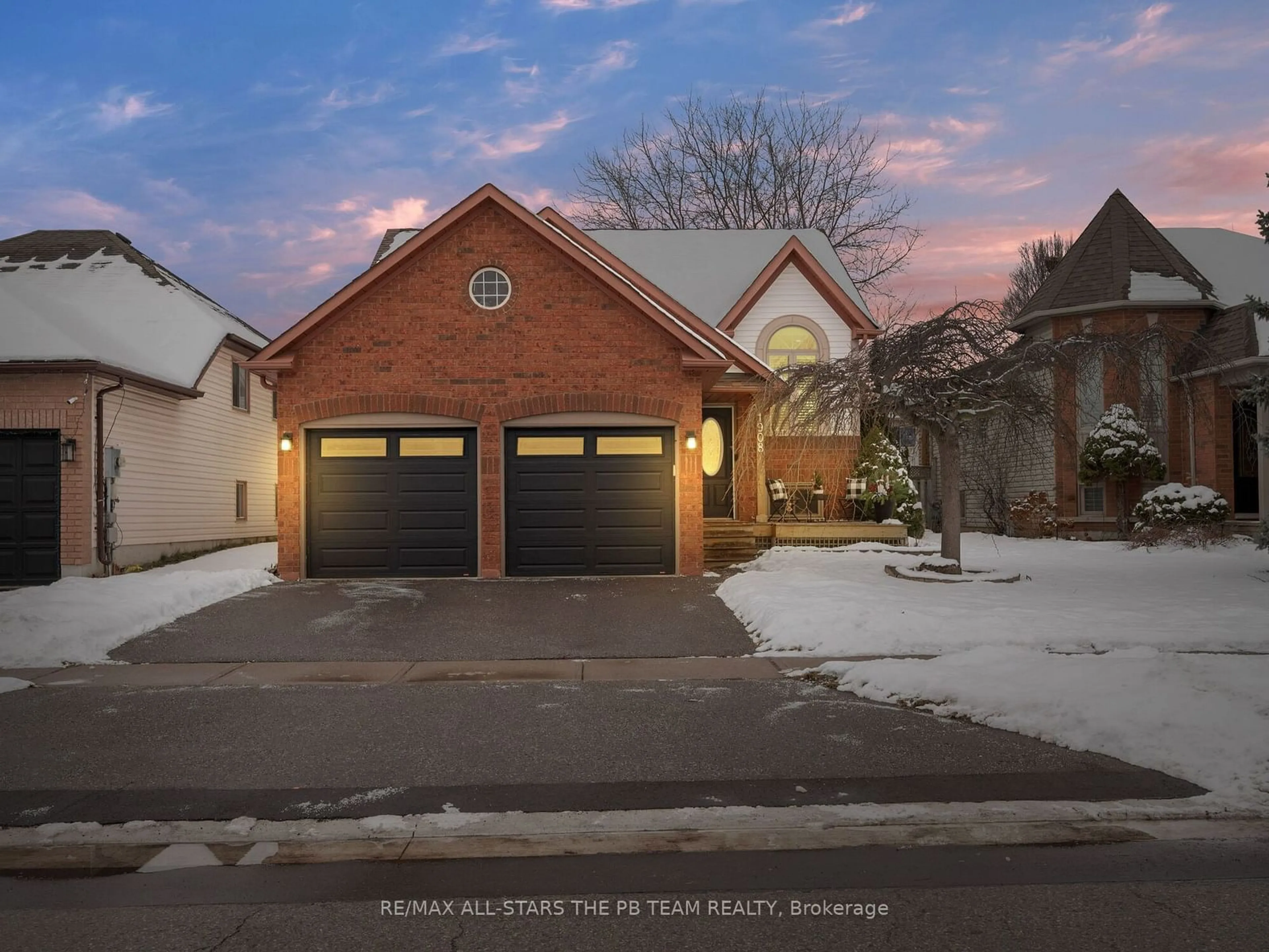 Indoor garage for 1908 Edenwood Dr, Oshawa Ontario L1G 7Y2