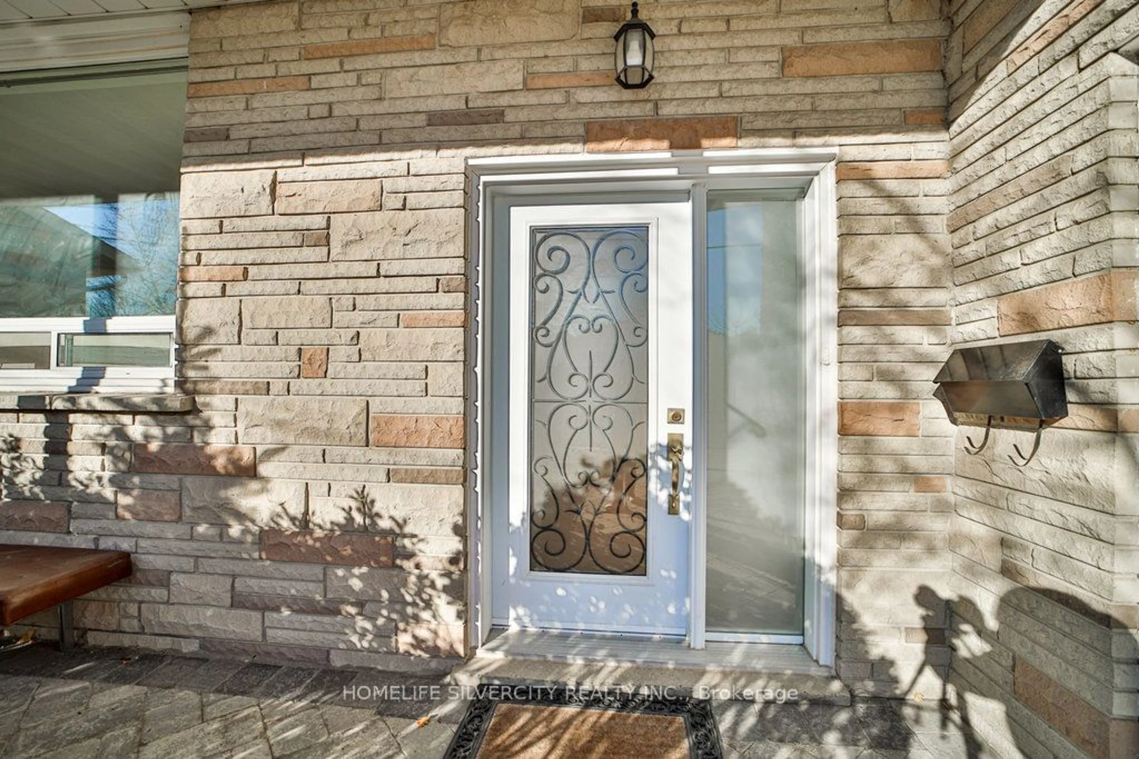 Indoor entryway for 79 Weir Cres, Toronto Ontario M1E 3B2