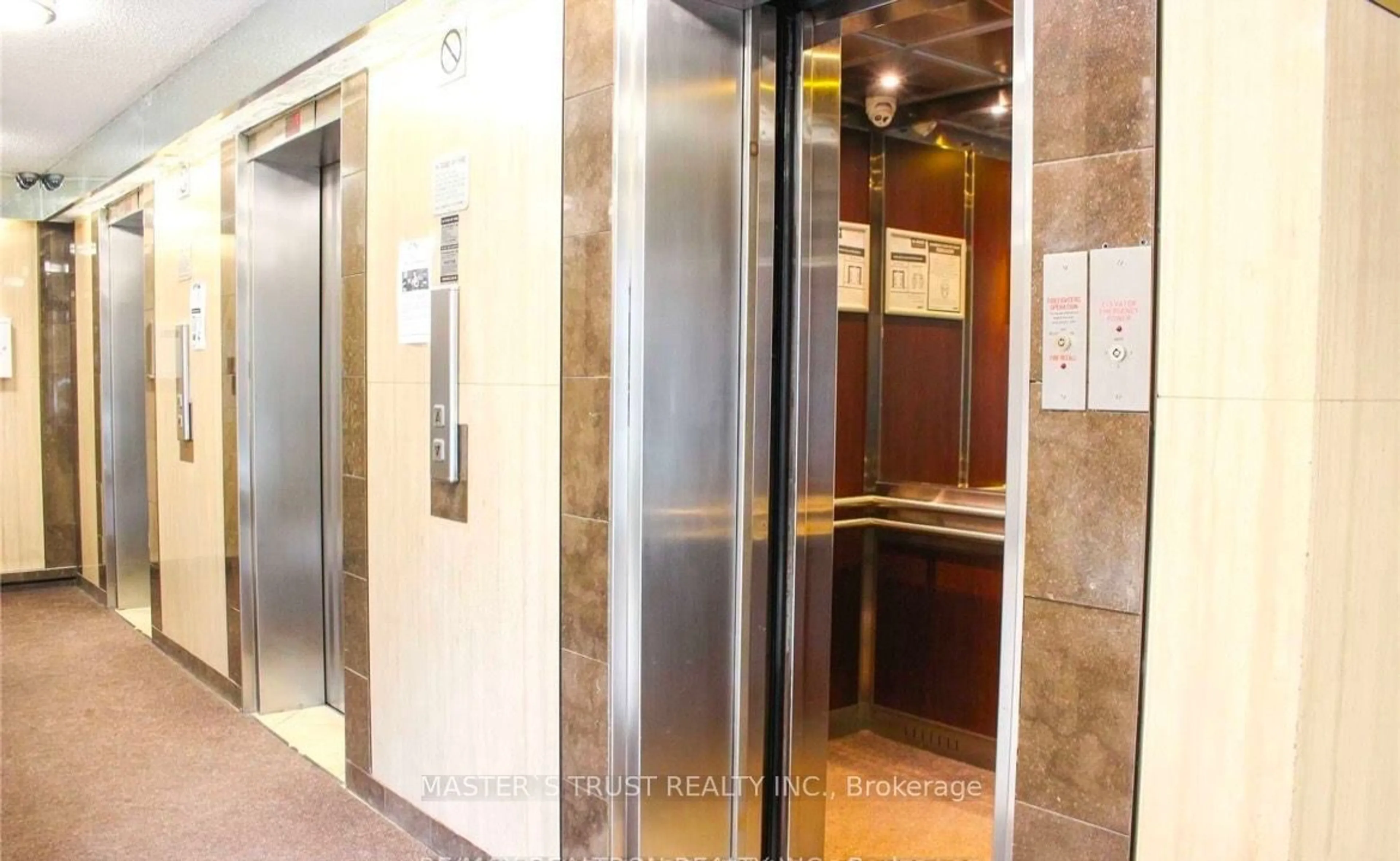 Indoor foyer for 100 Prudential Dr #610, Toronto Ontario M1P 4V4