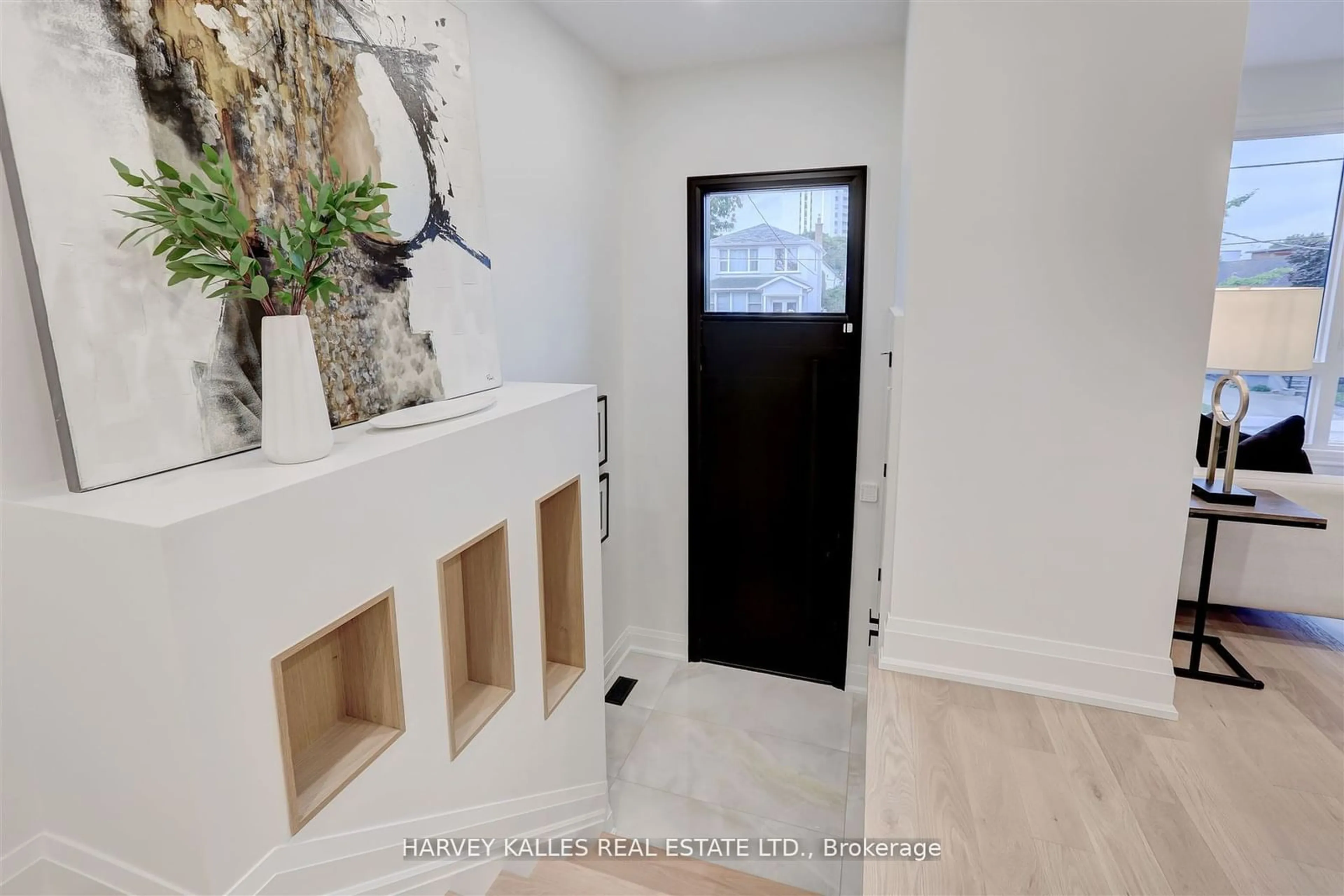 Indoor entryway for 7B Bracebridge Ave, Toronto Ontario M4C 2X6