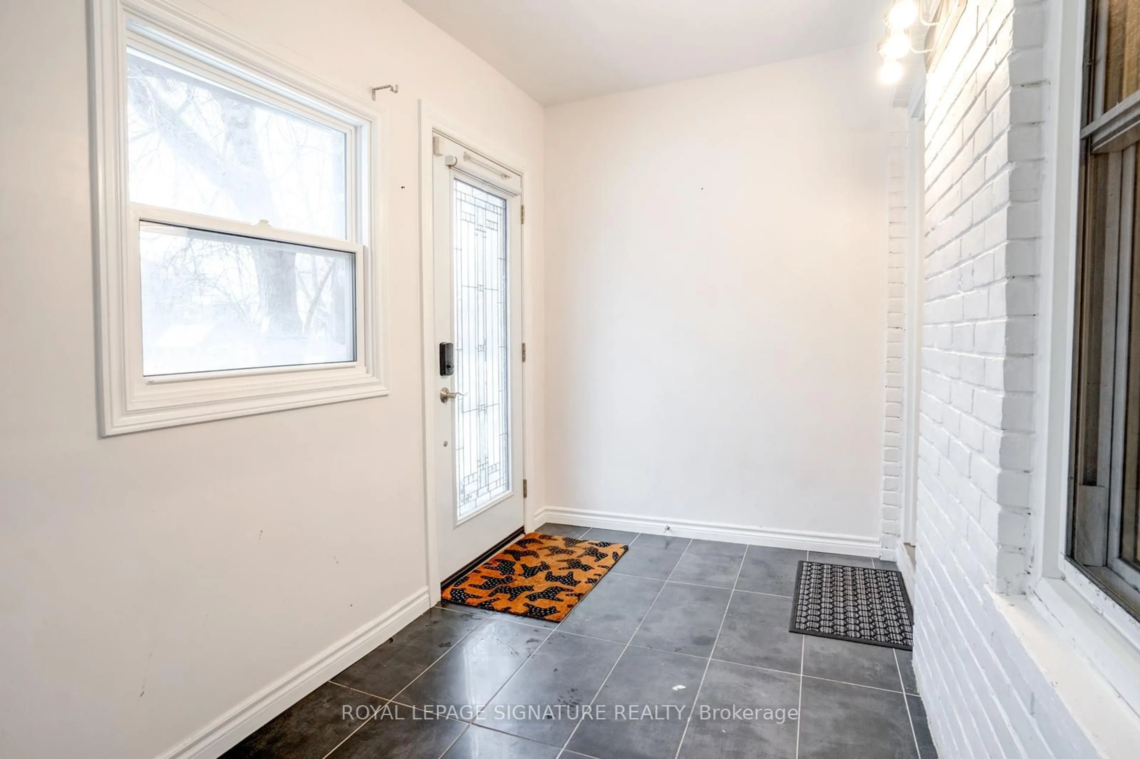 Indoor entryway for 1101 Woodbine Ave, Toronto Ontario M4C 4C6