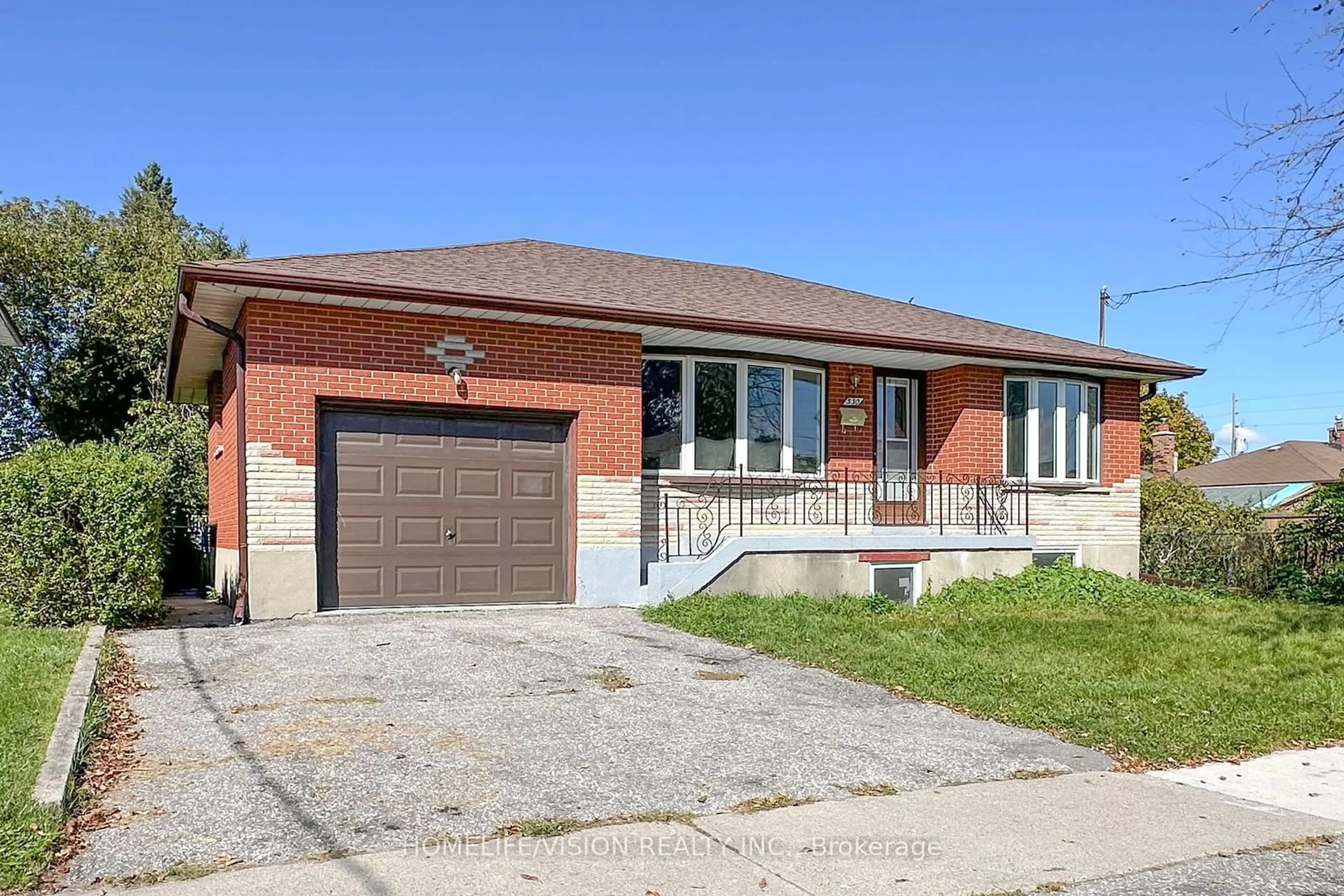 Home with brick exterior material, street for 530 Dean Ave, Oshawa Ontario L1H 3E5