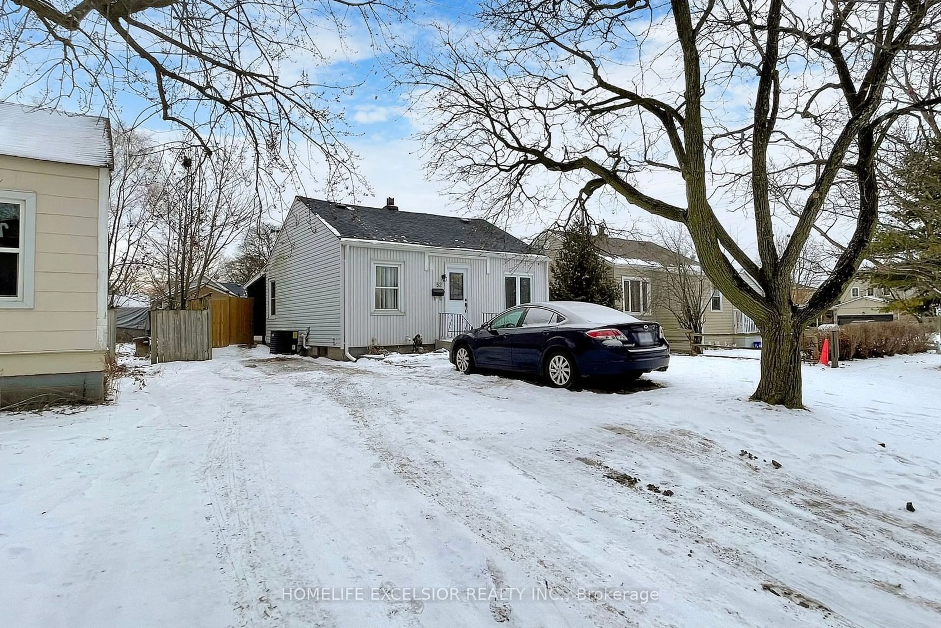 A pic from outside/outdoor area/front of a property/back of a property/a pic from drone, street for 52 Beatty Rd, Ajax Ontario L1S 1Y9