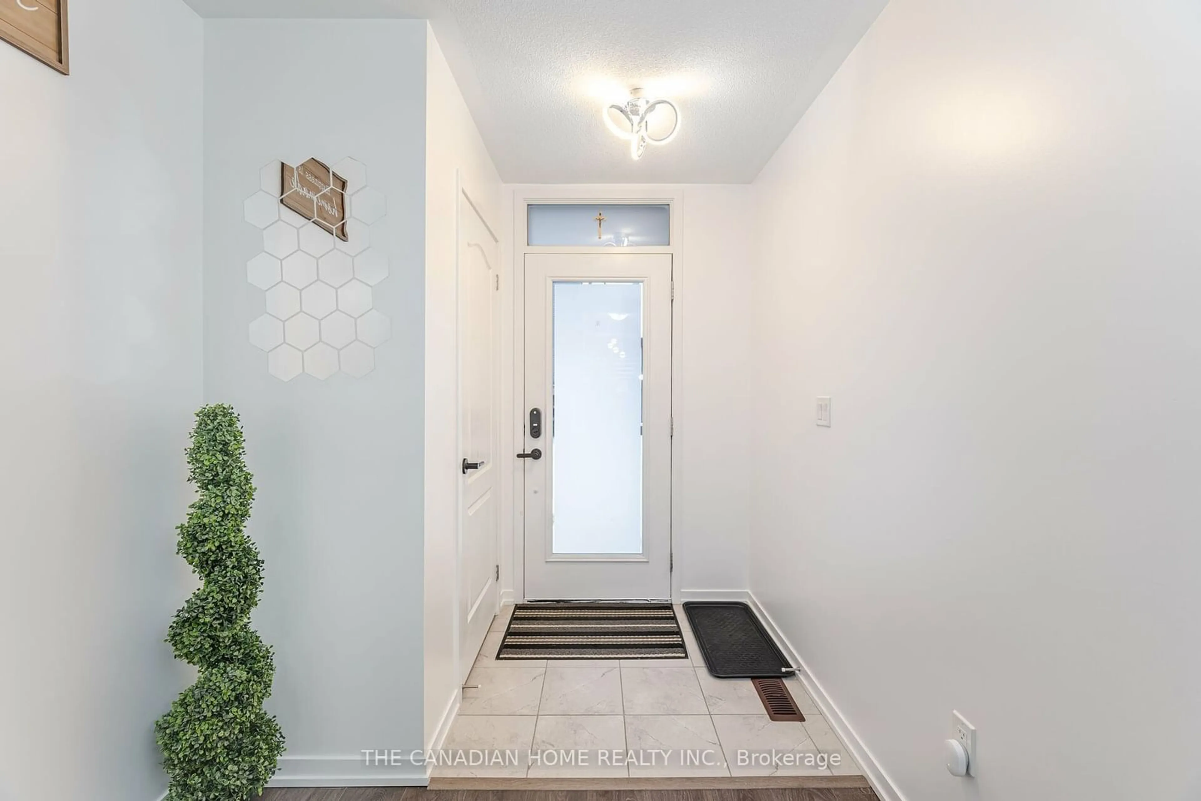 Indoor entryway for 979 Kicking Horse Path, Oshawa Ontario L1J 0B4