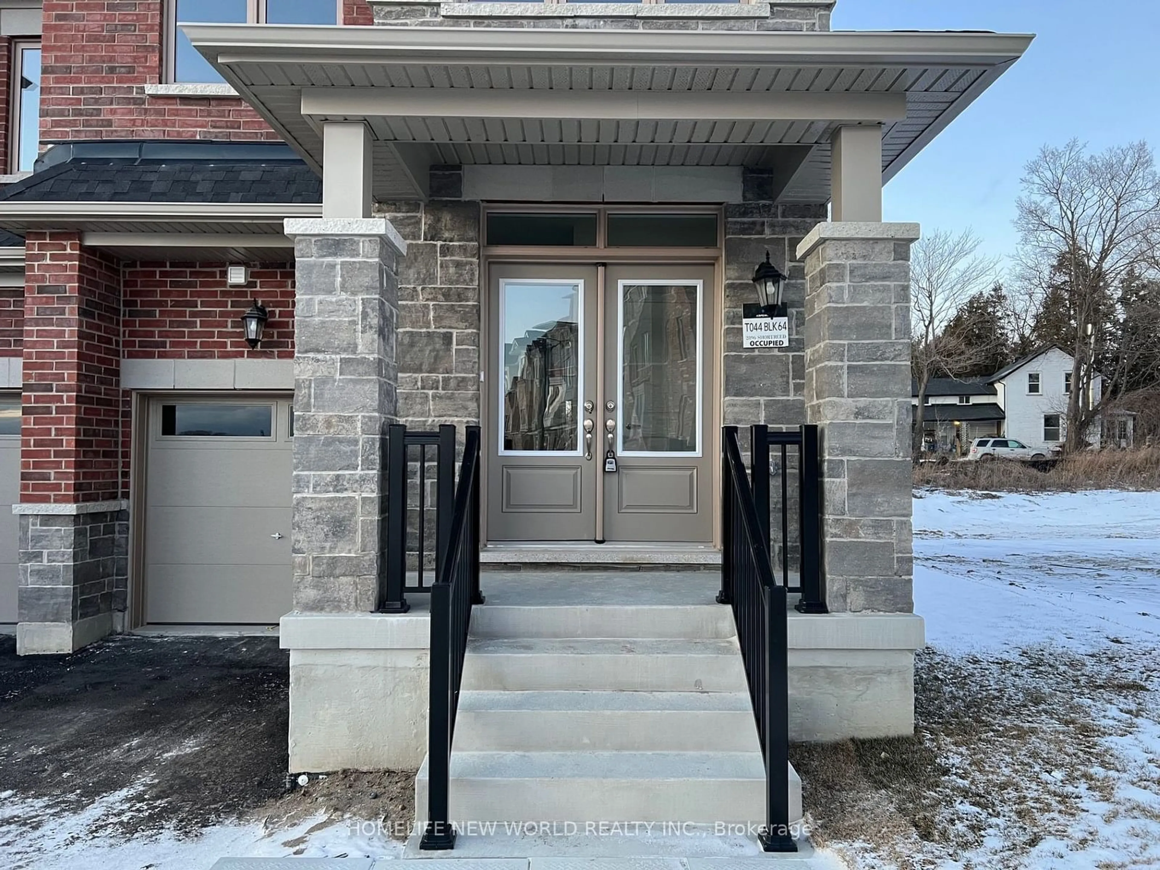 Indoor entryway for 2896 SHORTREED Gdns, Pickering Ontario L1X 0R6