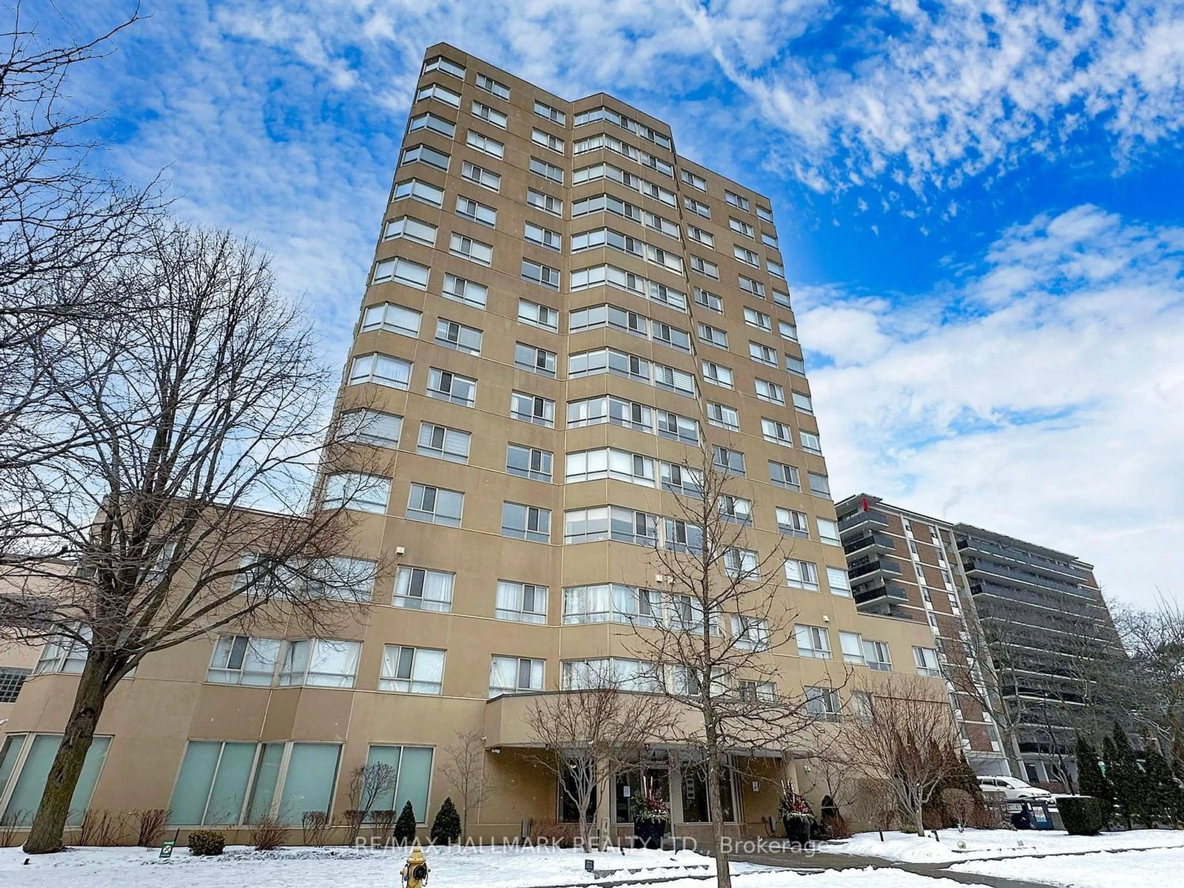 Indoor foyer for 4 Park Vista Dr #414, Toronto Ontario M4B 3M8