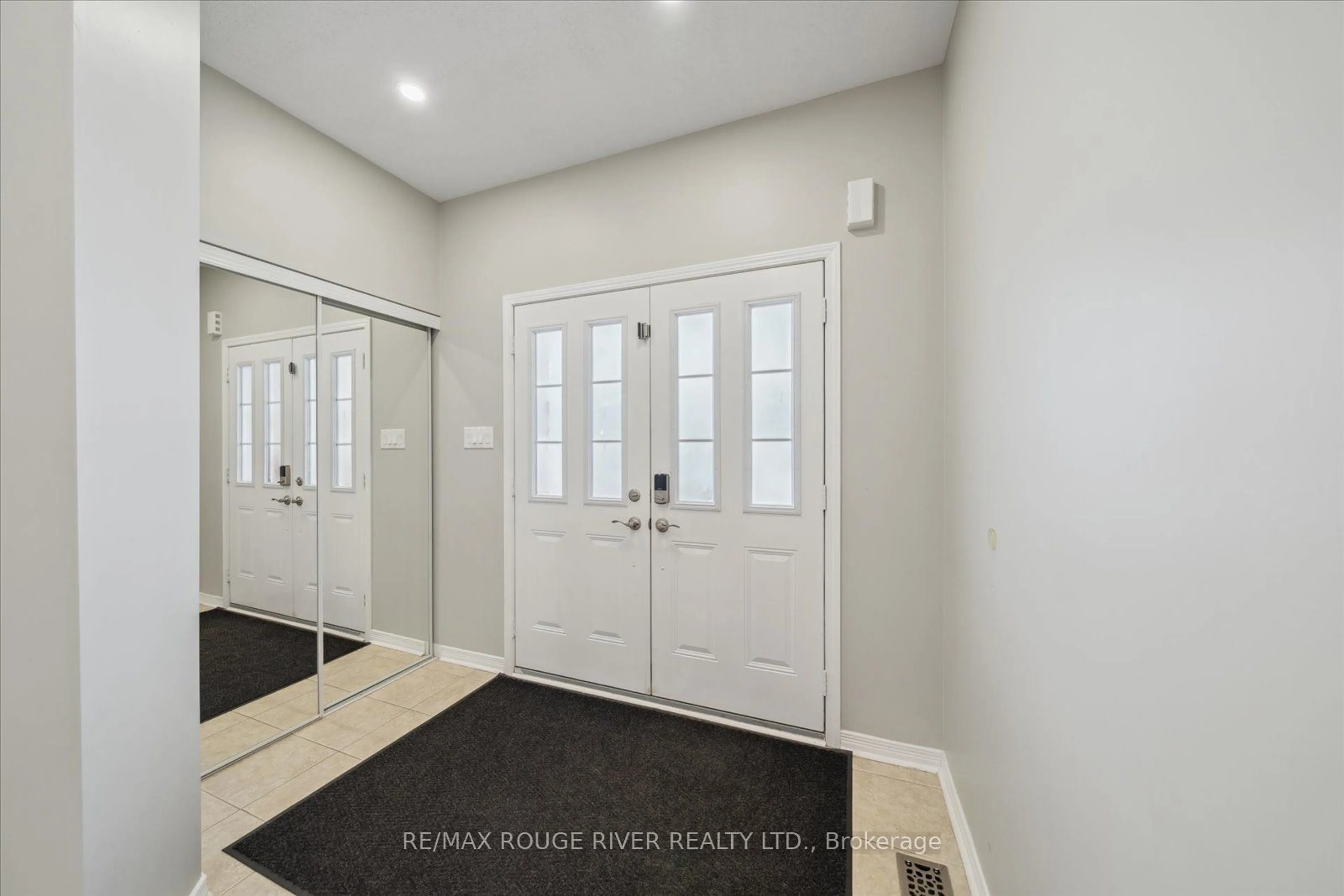 Indoor entryway for 8 Kimble Ave, Clarington Ontario L1C 0J8