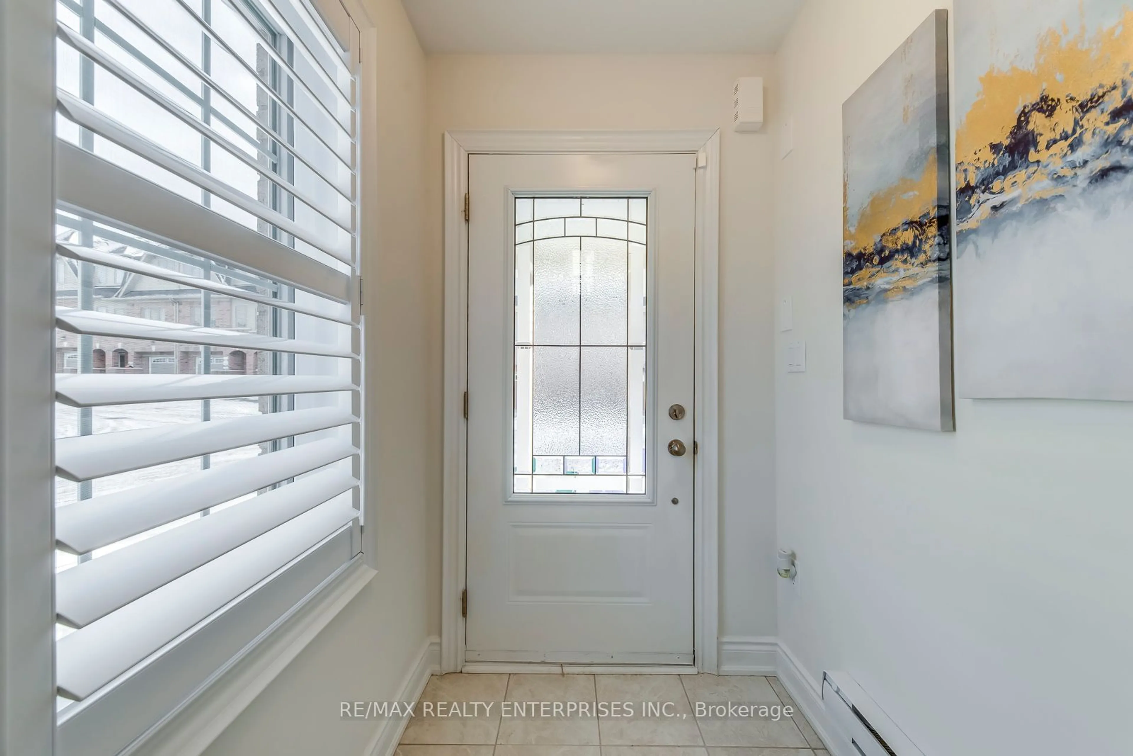 Indoor entryway for 236 Royal Northern Path #45, Oshawa Ontario L1L 0R6