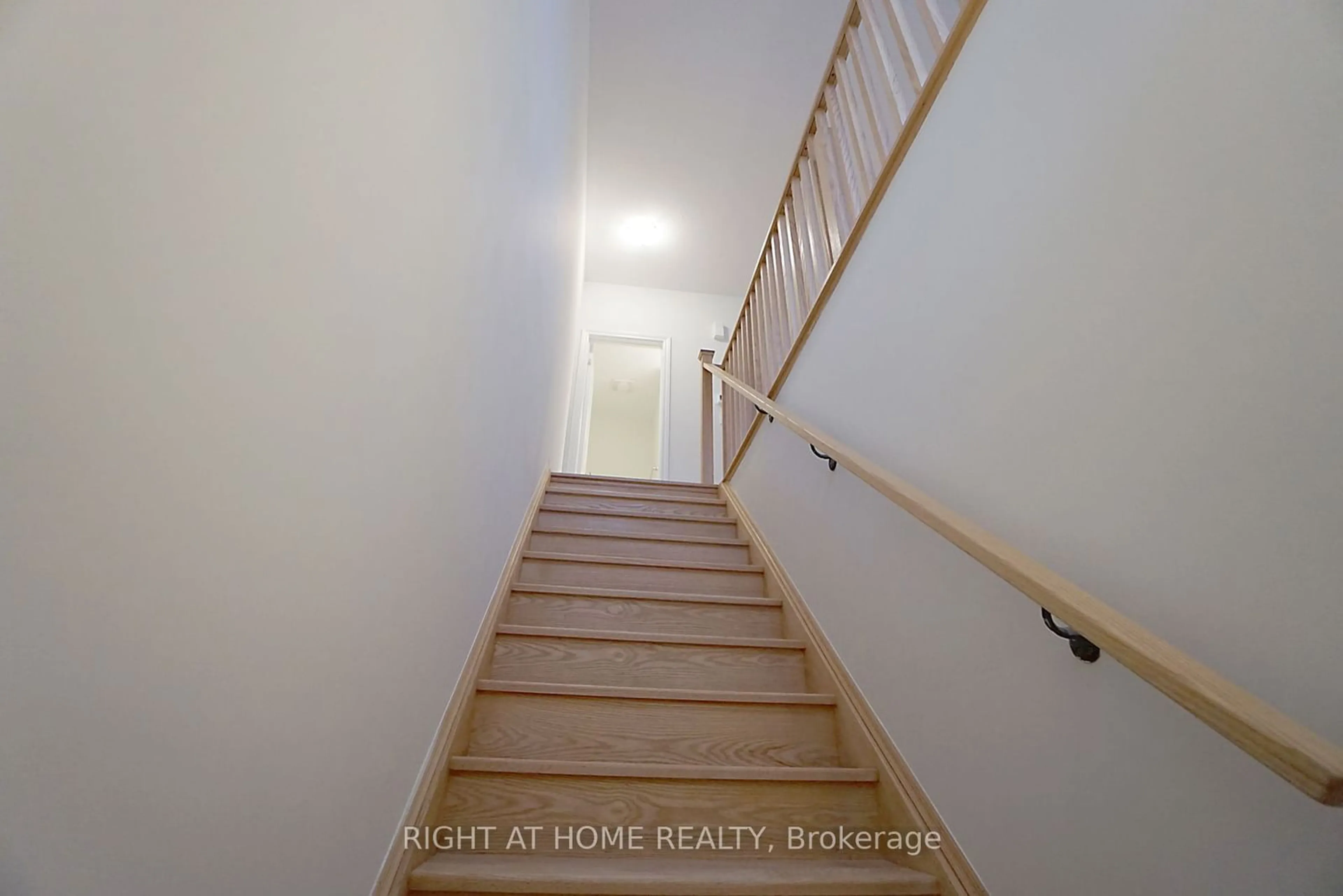 Stairs for 795 Kootenay Path, Oshawa Ontario L1H 0B1