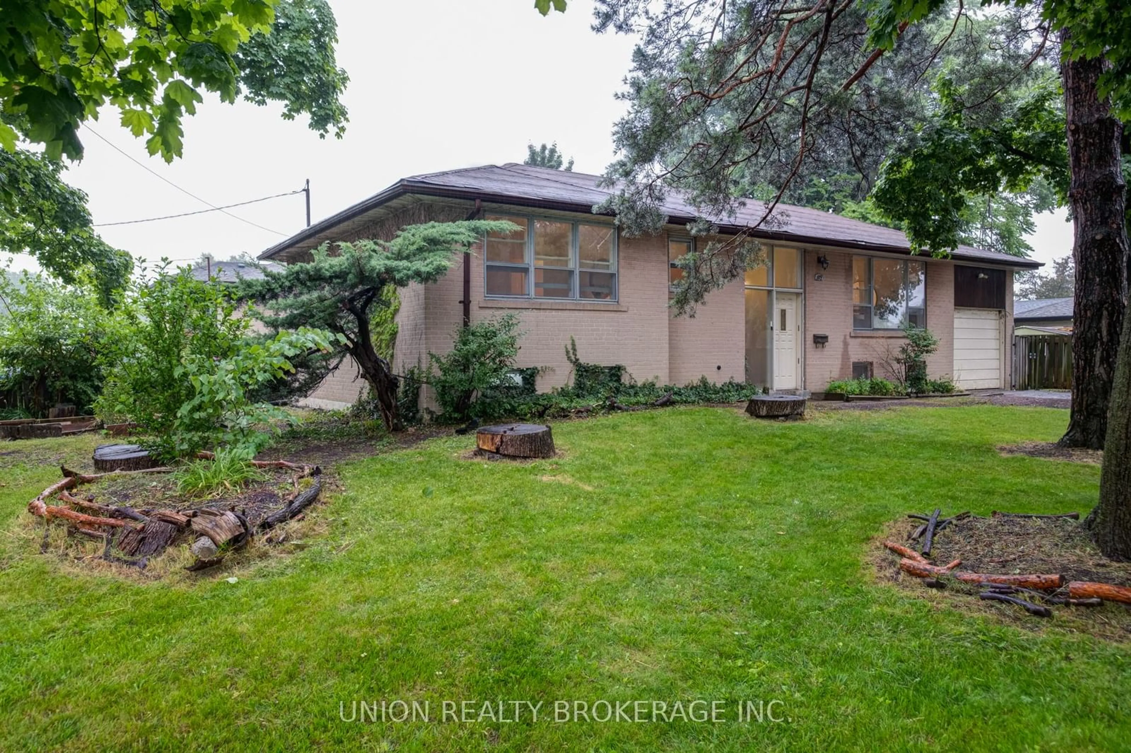 A pic from outside/outdoor area/front of a property/back of a property/a pic from drone, street for 129 Morningside Ave, Toronto Ontario M1E 3C6