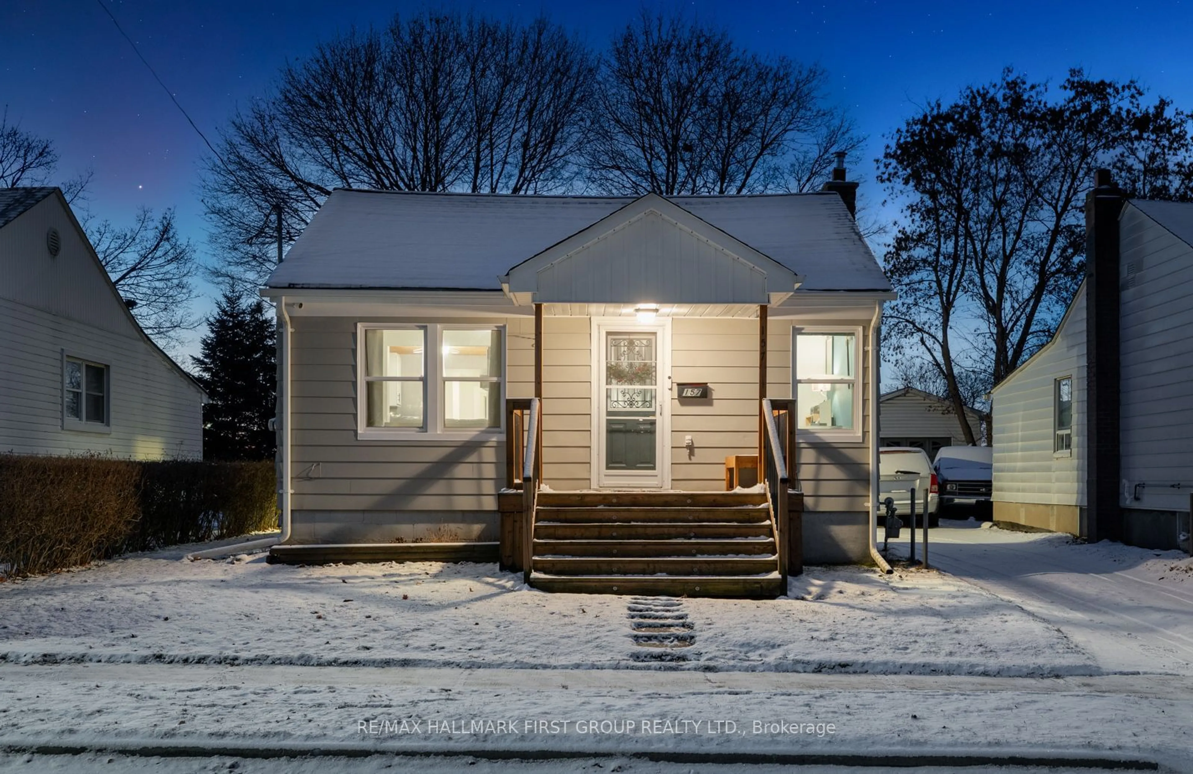 Home with vinyl exterior material, street for 157 Stacey Ave, Oshawa Ontario L1H 2J2