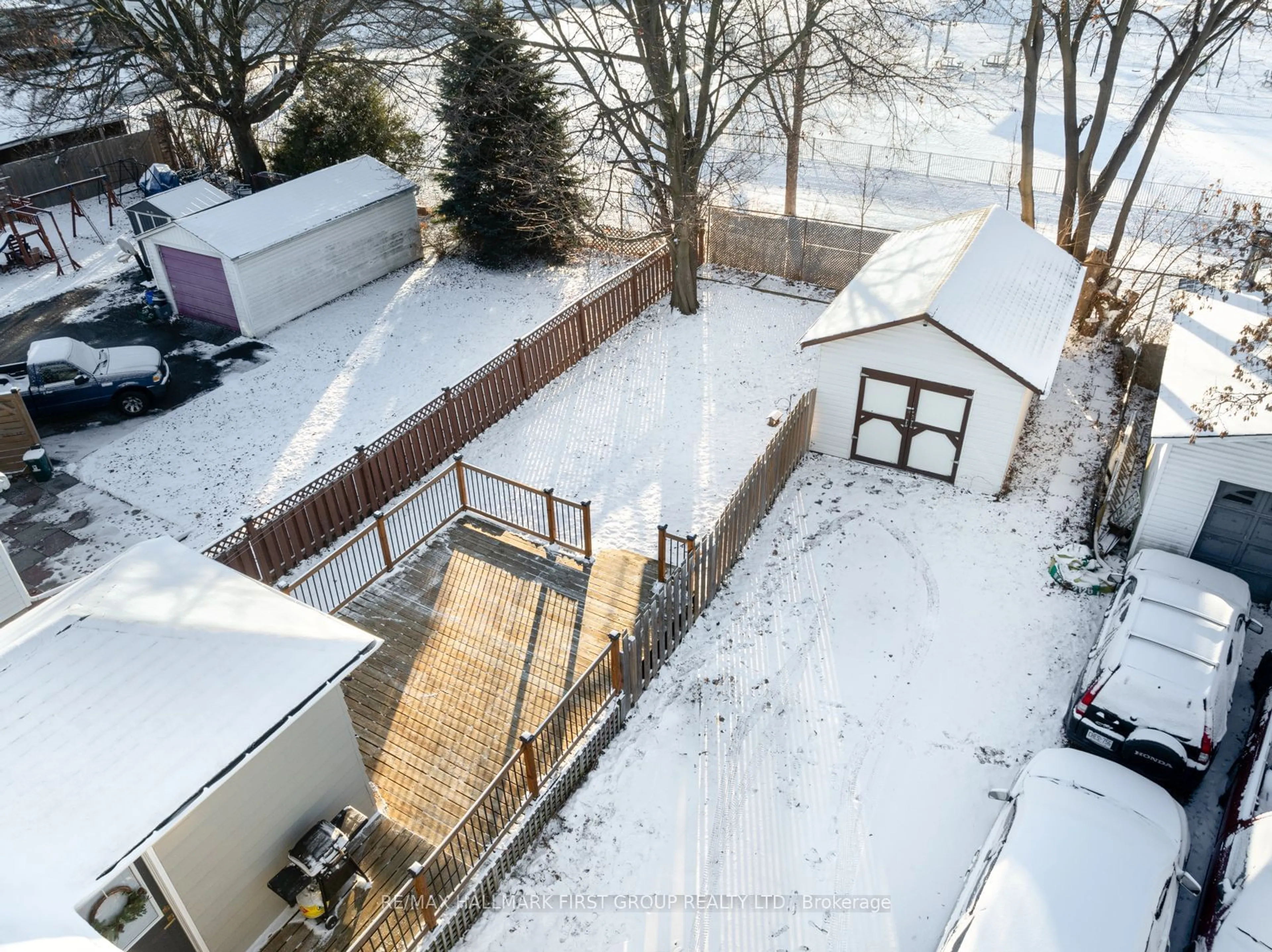 A pic from outside/outdoor area/front of a property/back of a property/a pic from drone, street for 157 Stacey Ave, Oshawa Ontario L1H 2J2