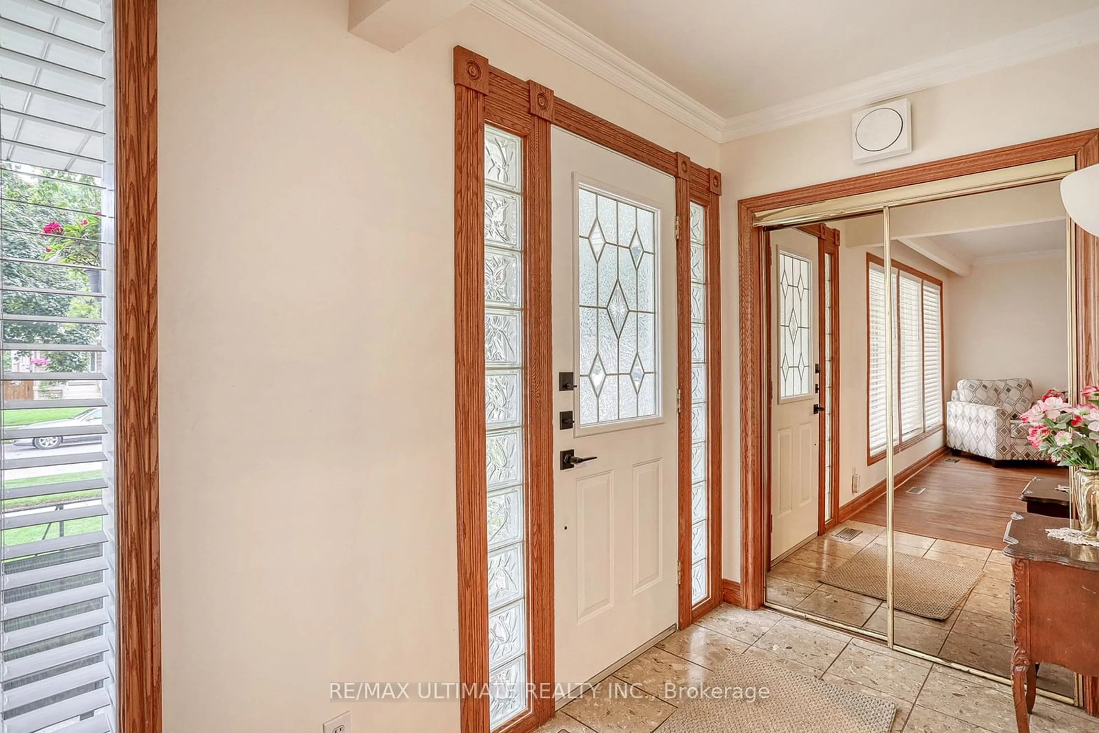 Indoor entryway for 164 Darlingside Dr, Toronto Ontario M1E 3P6