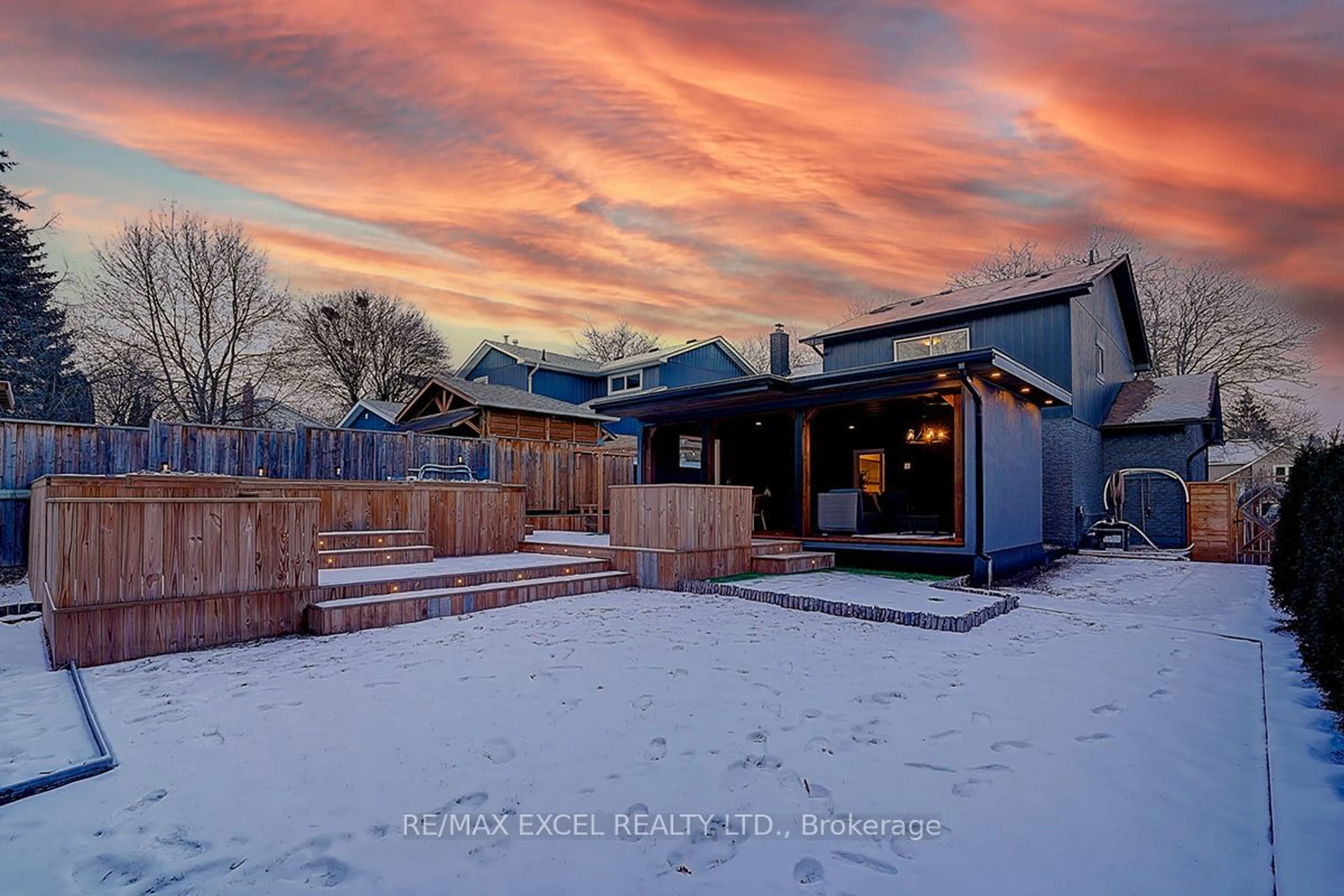 A pic from outside/outdoor area/front of a property/back of a property/a pic from drone, mountain view for 112 Guthrie Cres, Whitby Ontario L1P 1A7