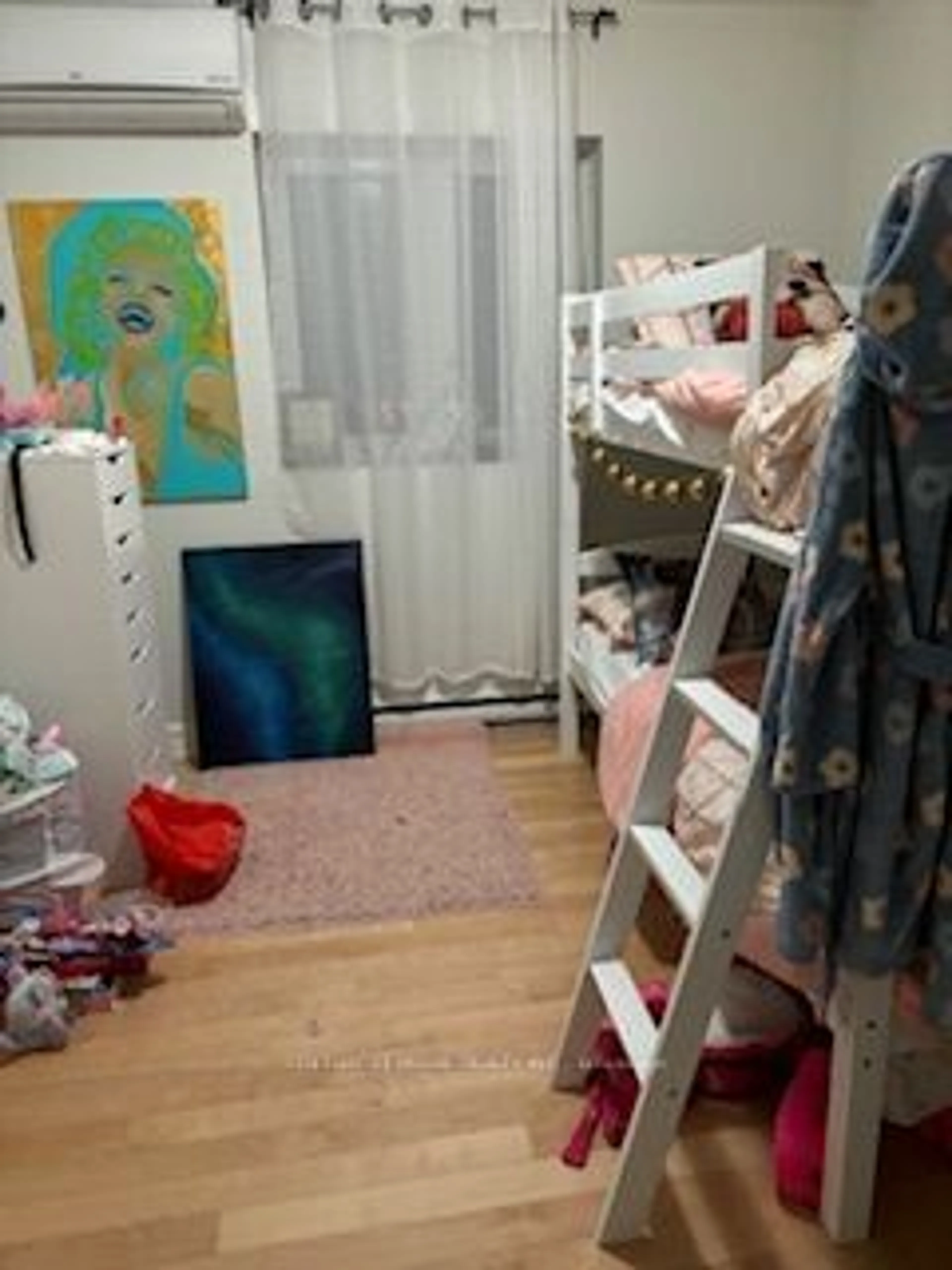 A pic of a room for 221 Kenilworth Ave, Toronto Ontario M4L 3S7