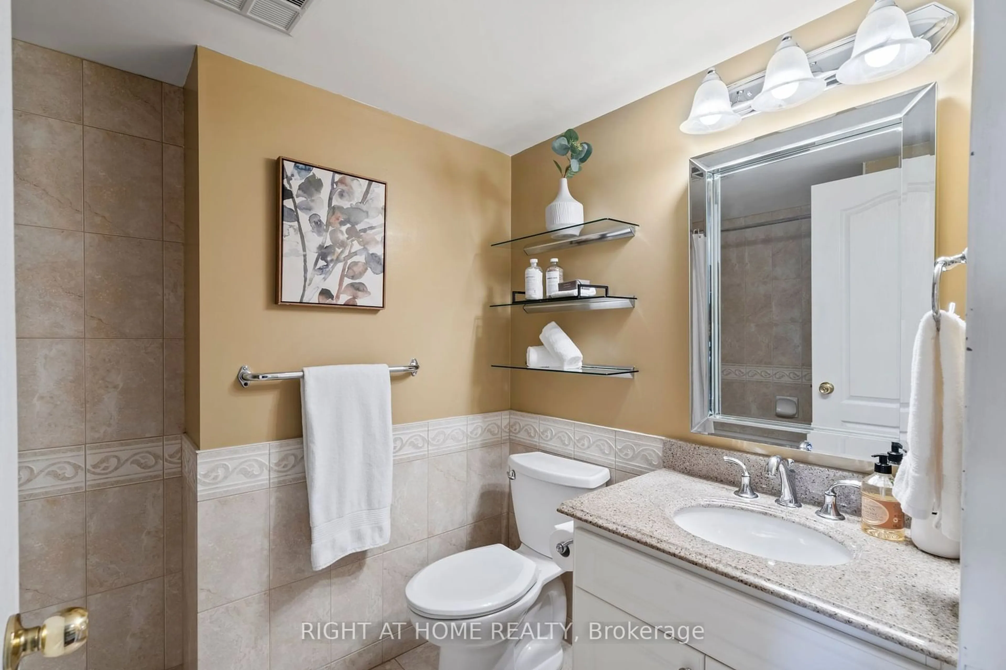 Standard bathroom, ceramic/tile floor for 712 Rossland Rd #415, Whitby Ontario L1N 9E8