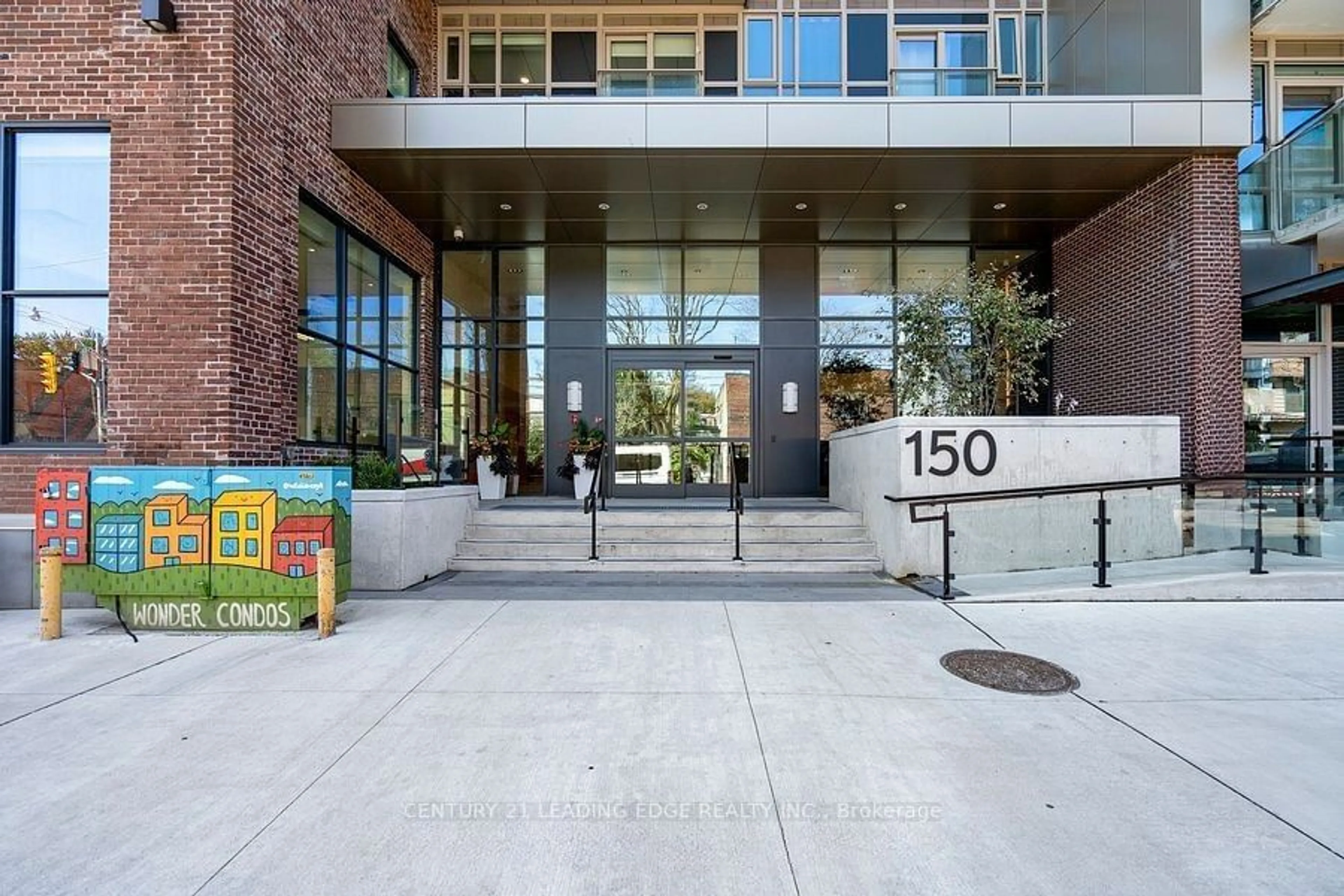 Indoor foyer for 150 Logan Ave #611, Toronto Ontario M4M 0E4