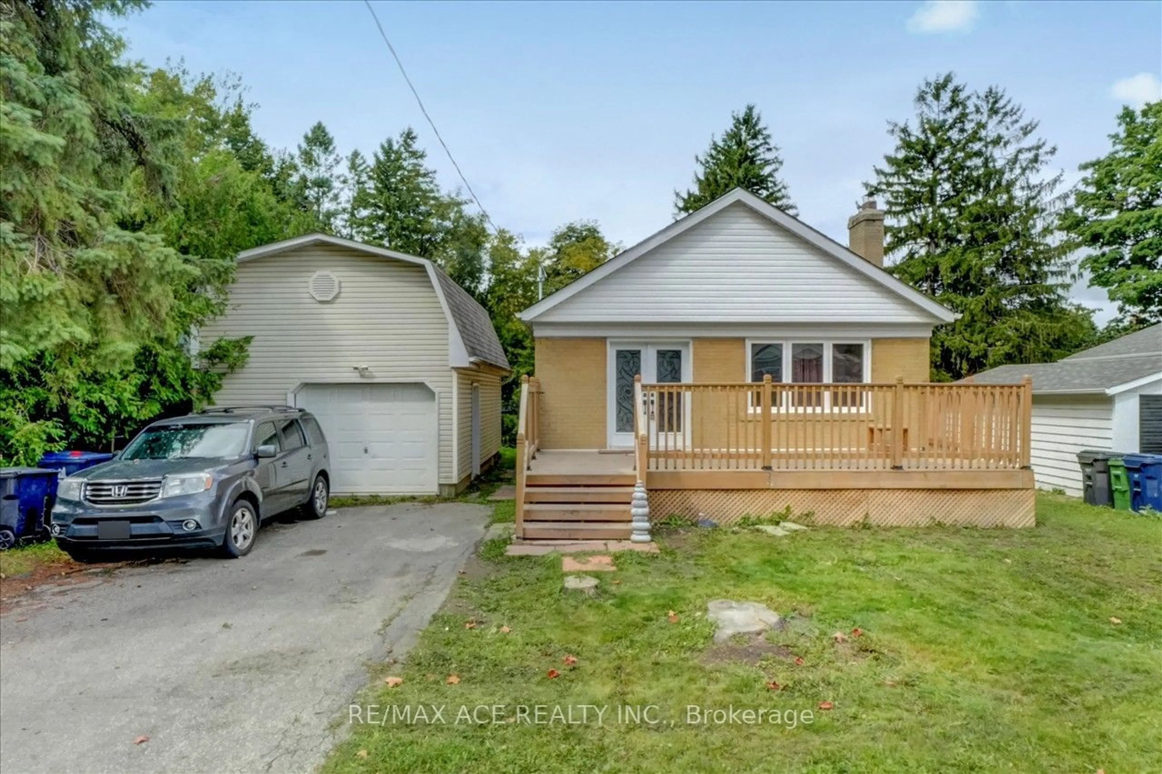 A pic from outside/outdoor area/front of a property/back of a property/a pic from drone, street for 20 Martindale Rd, Toronto Ontario M1M 2B7