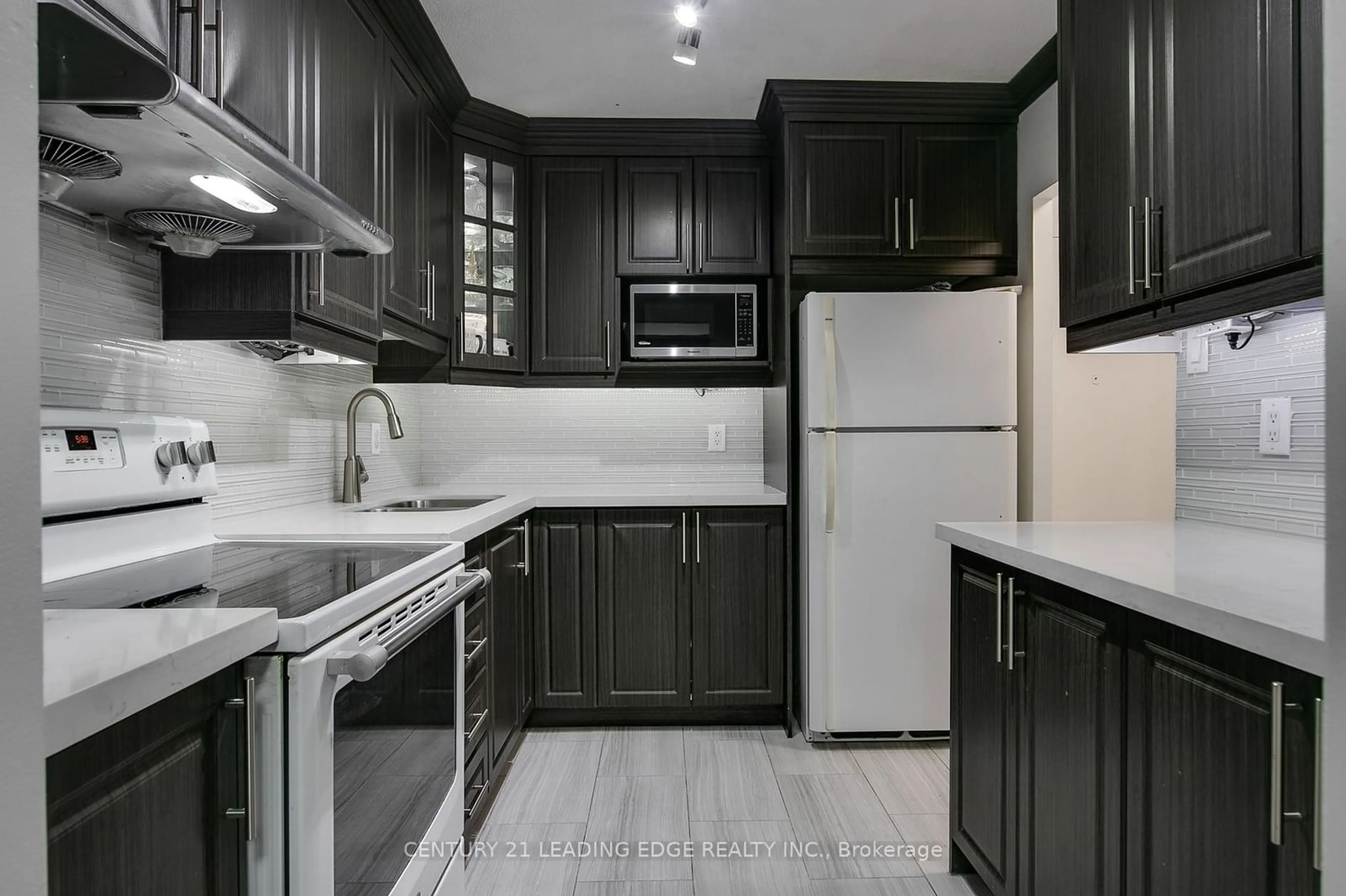 Standard kitchen, unknown for 4101 Sheppard Ave #1701, Toronto Ontario M1S 3H2