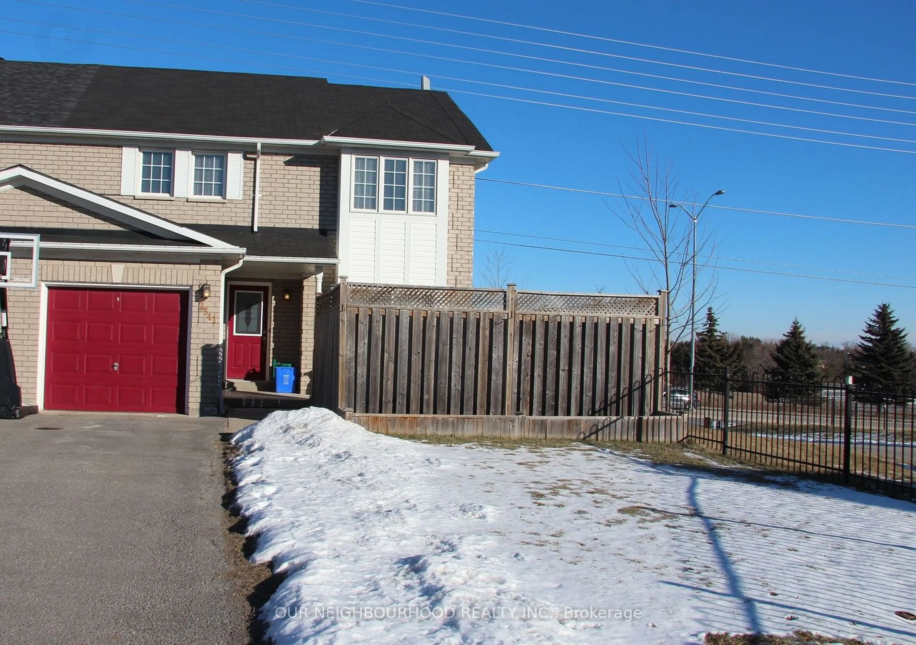 A pic from outside/outdoor area/front of a property/back of a property/a pic from drone, street for 2341 Clearside Crt, Pickering Ontario L1X 2V1