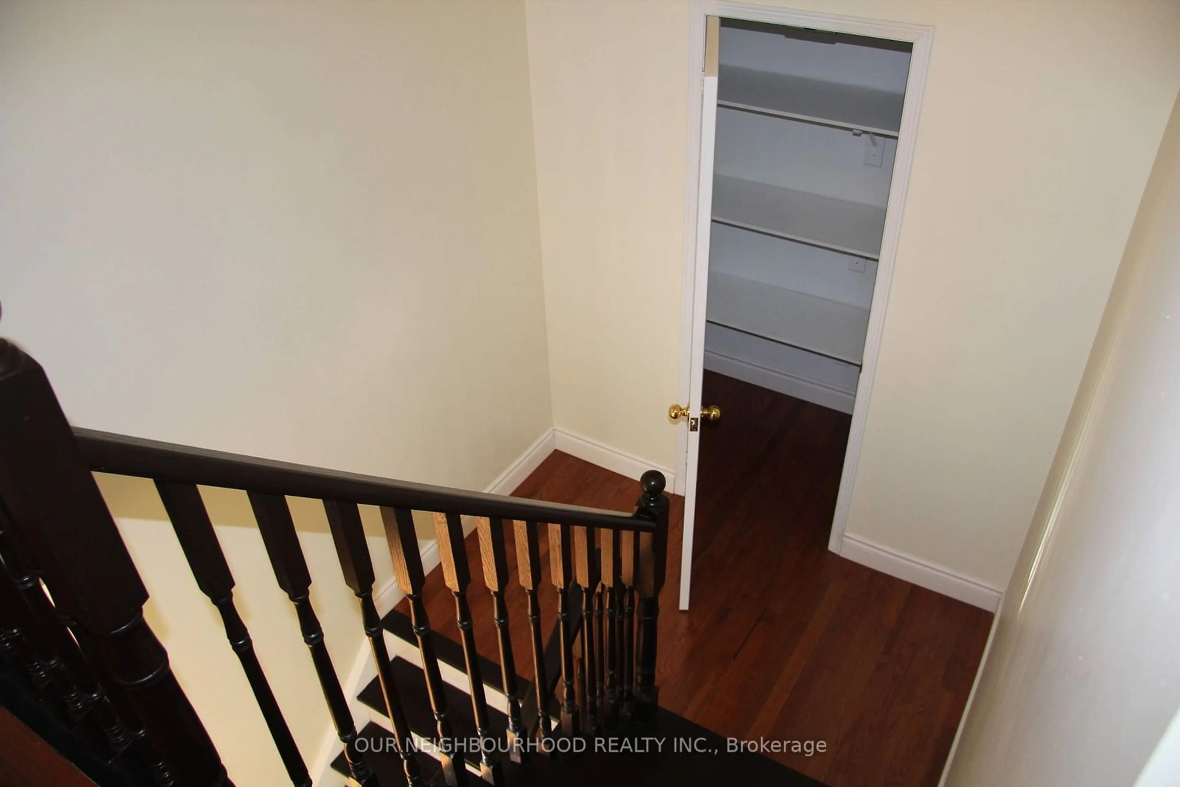 Stairs for 2341 Clearside Crt, Pickering Ontario L1X 2V1