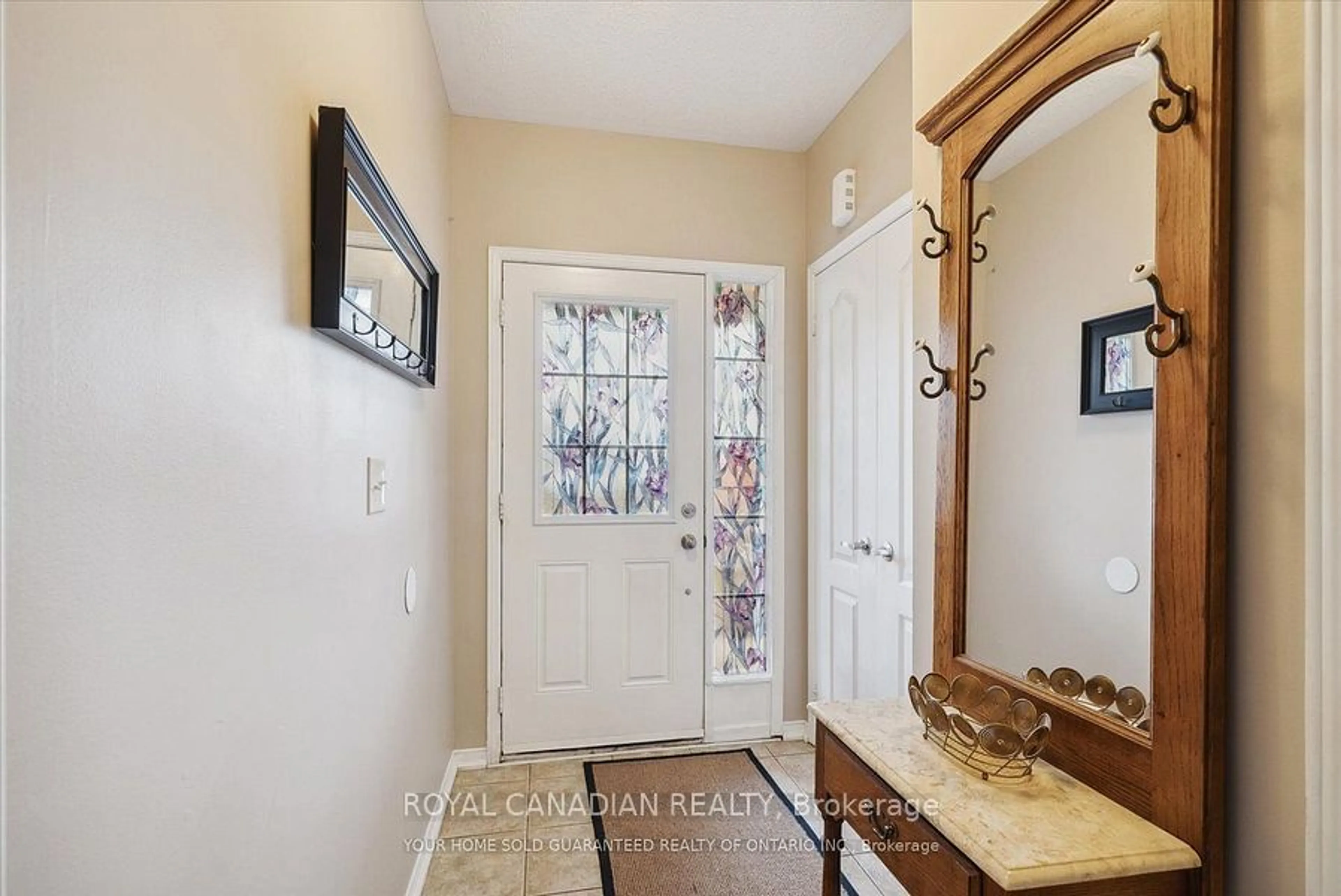 Indoor entryway for 106 Lander Cres, Clarington Ontario L1C 0L4