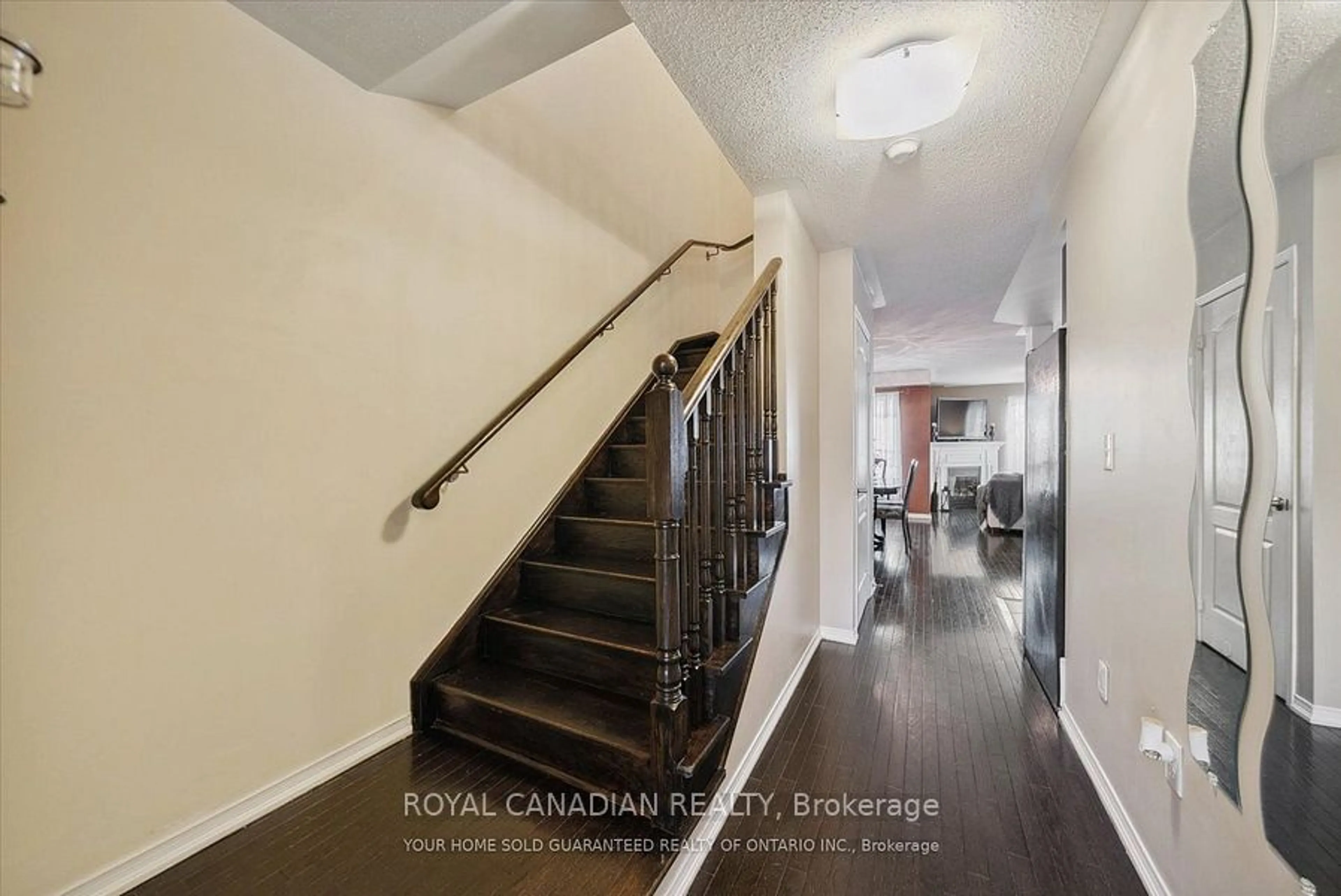 Indoor foyer for 106 Lander Cres, Clarington Ontario L1C 0L4