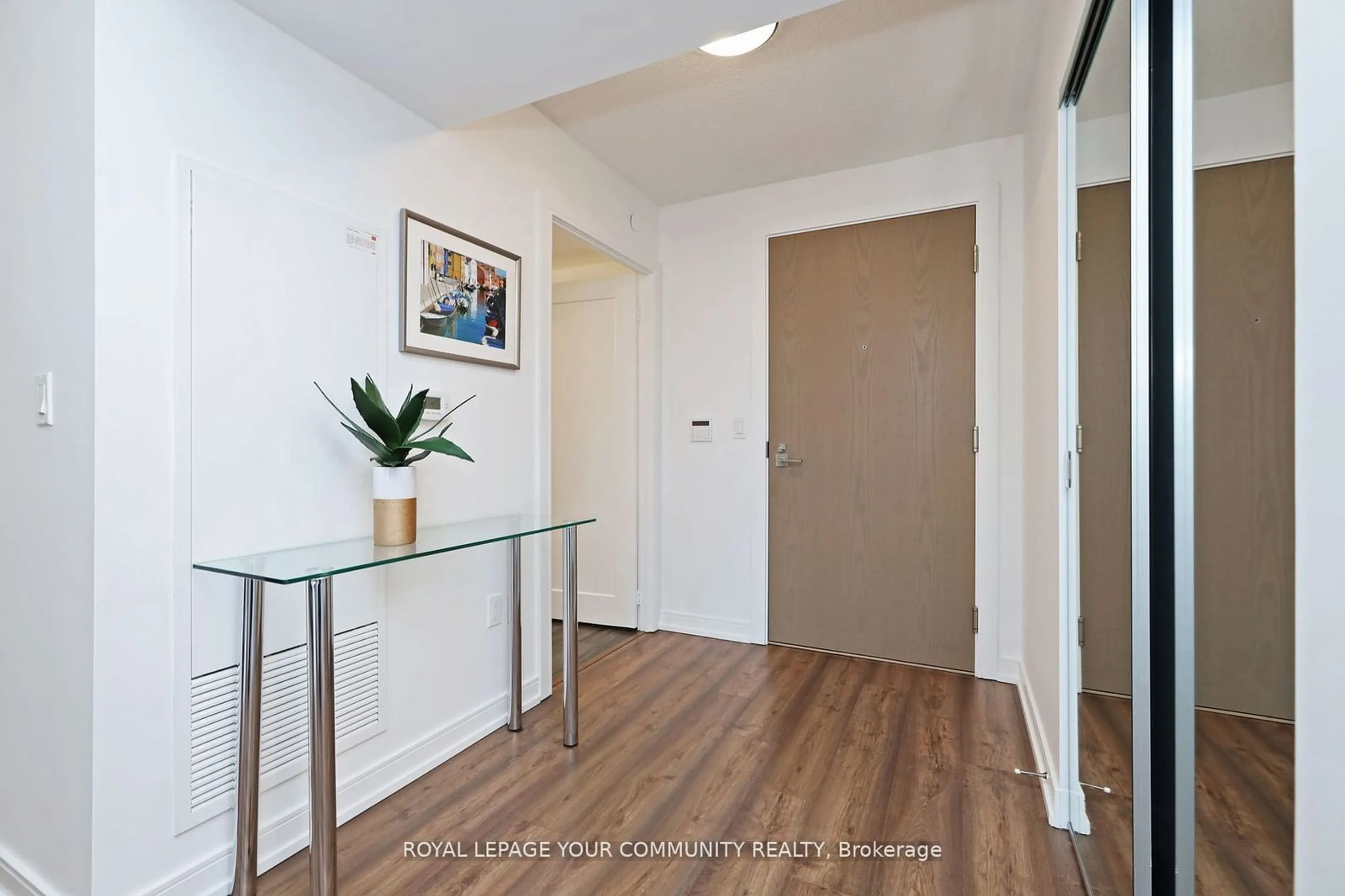 Indoor entryway for 225 Village Green Sq #607, Toronto Ontario M1S 0N4