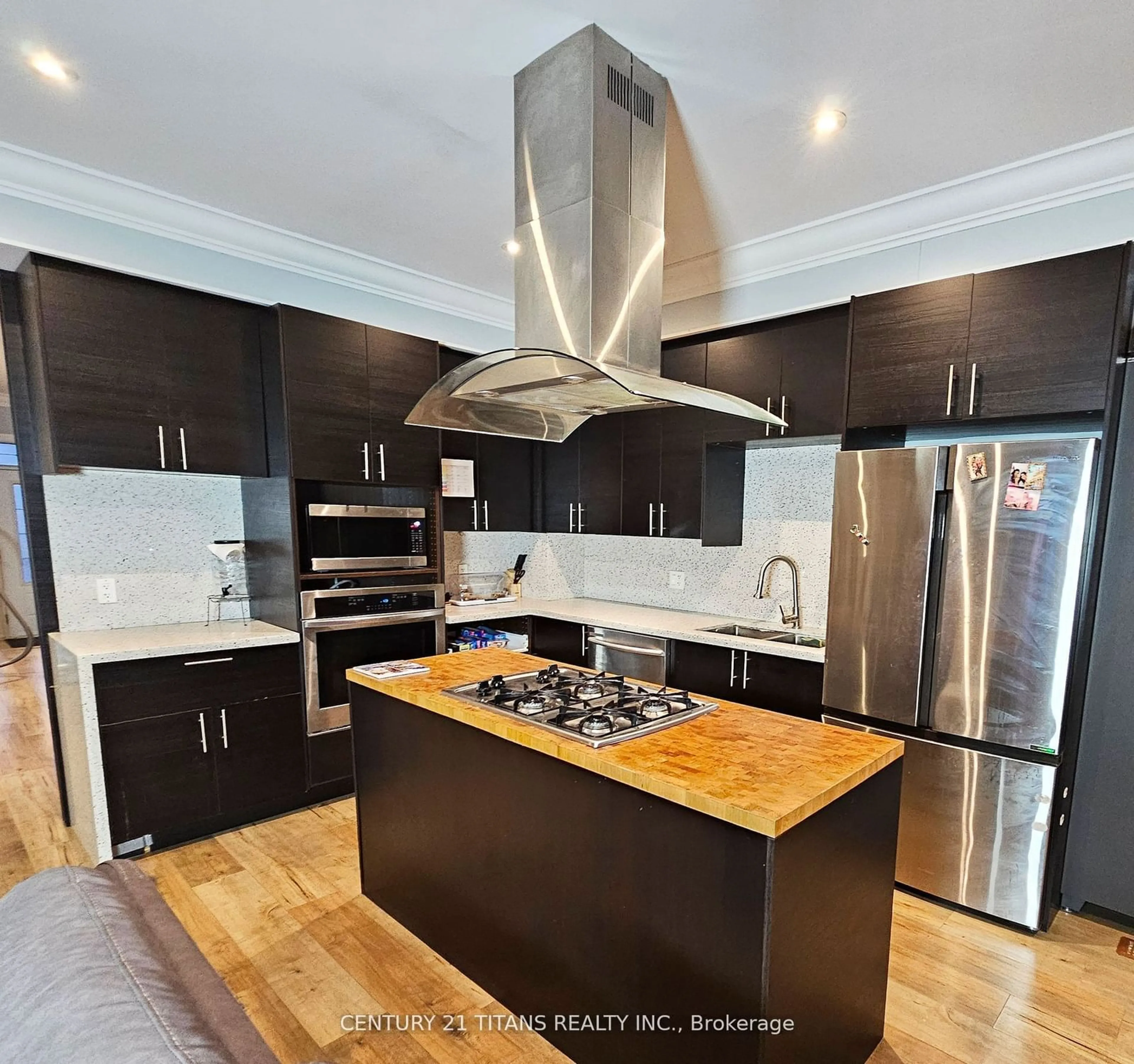 Contemporary kitchen, wood/laminate floor for 788B Midland Ave, Toronto Ontario M1K 4E7