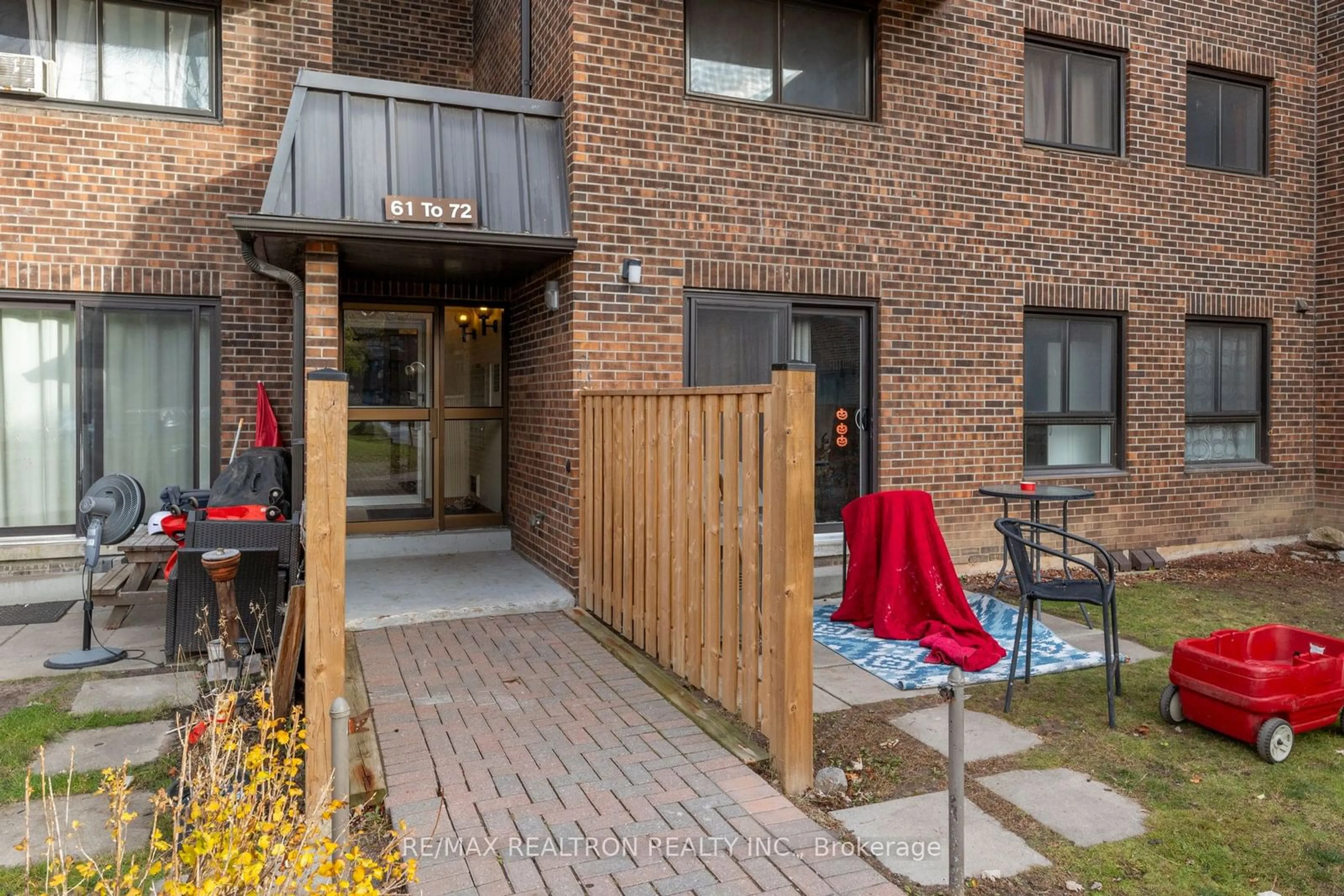 Patio, street for 53 Taunton Rd #70, Oshawa Ontario L1G 3T6