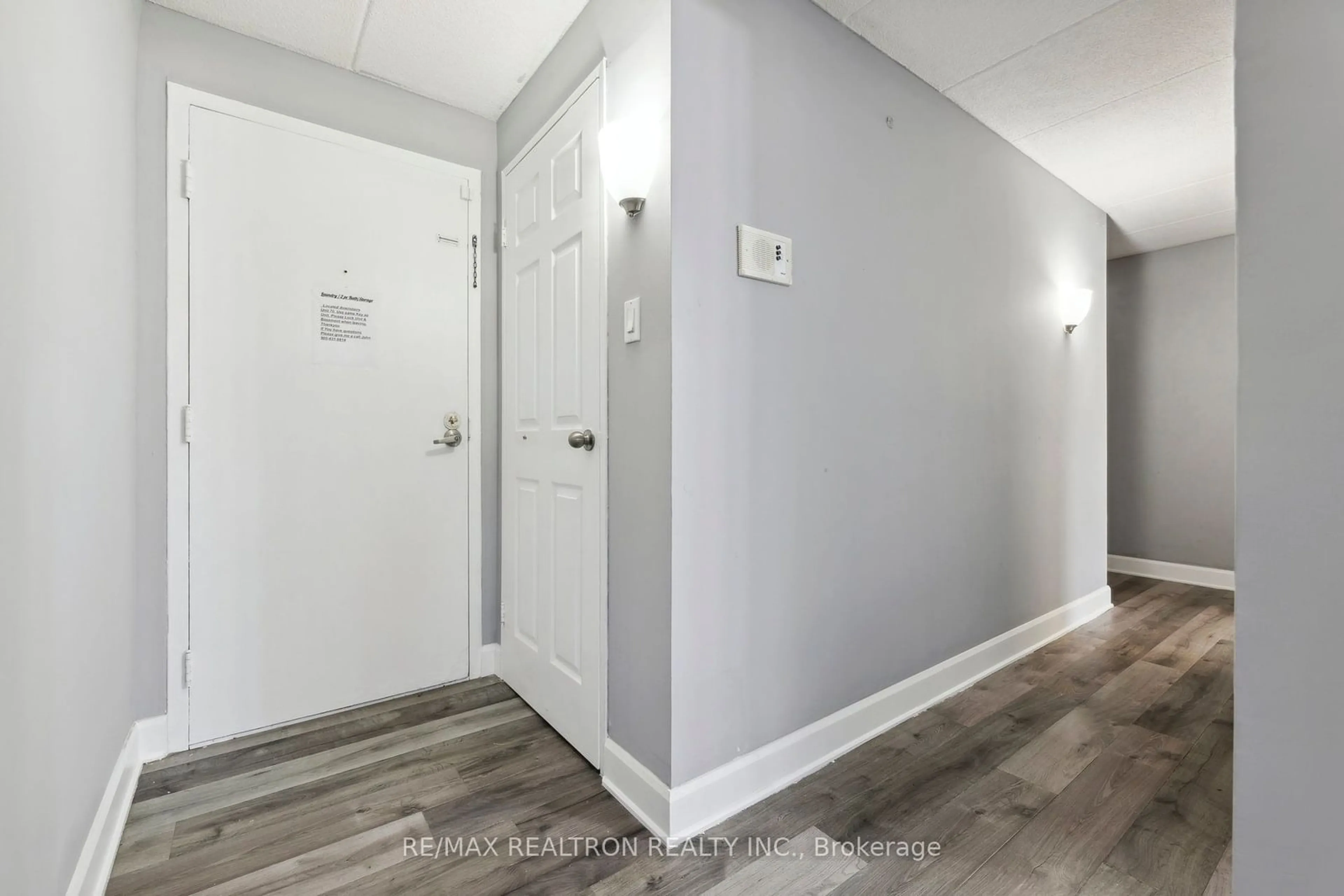 Indoor entryway for 53 Taunton Rd #70, Oshawa Ontario L1G 3T6