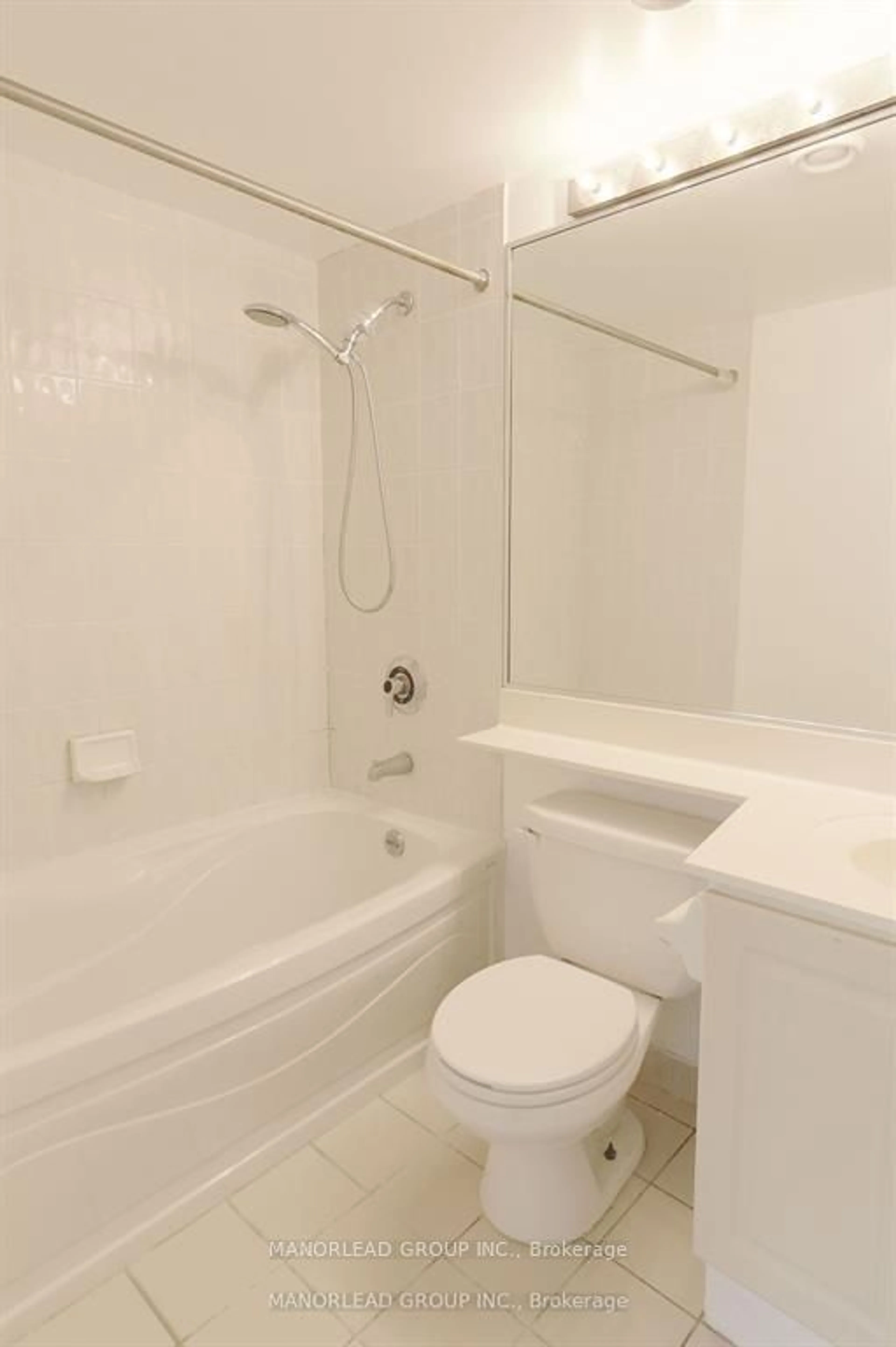 Standard bathroom, unknown for 18 Lee Centre Dr #1012, Toronto Ontario M1H 3H5