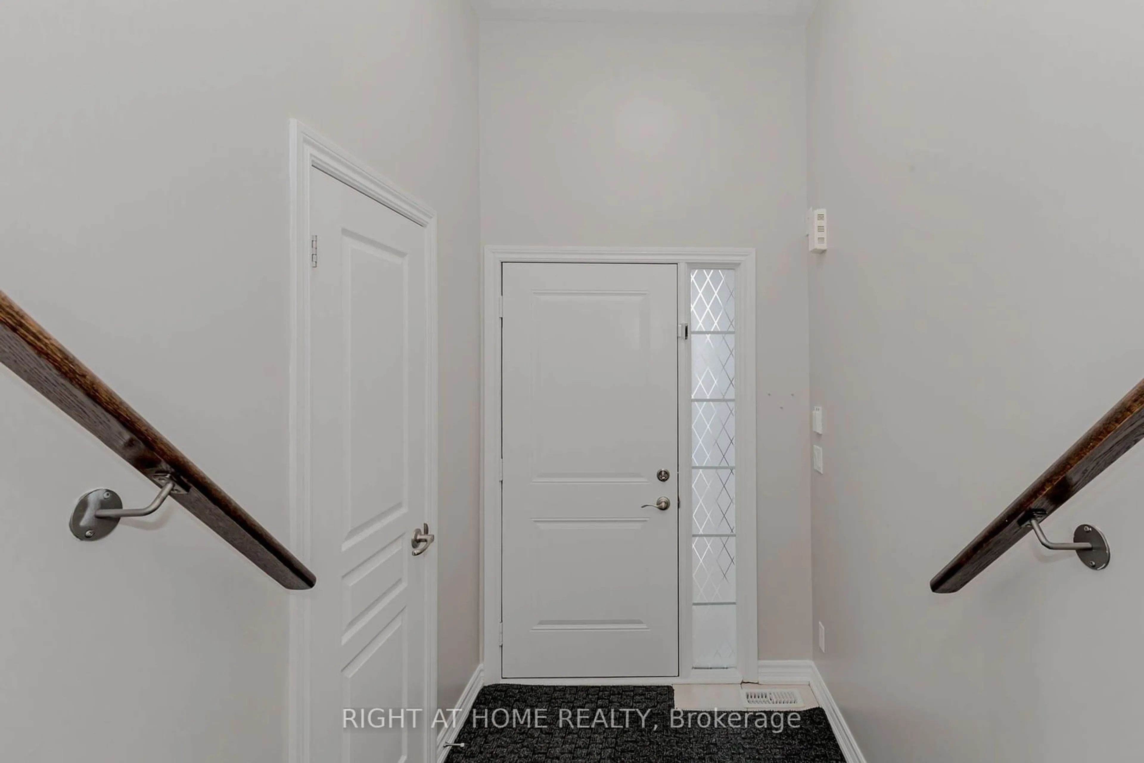 Indoor entryway for 2447 Hill Rise St, Oshawa Ontario L1L 0J5