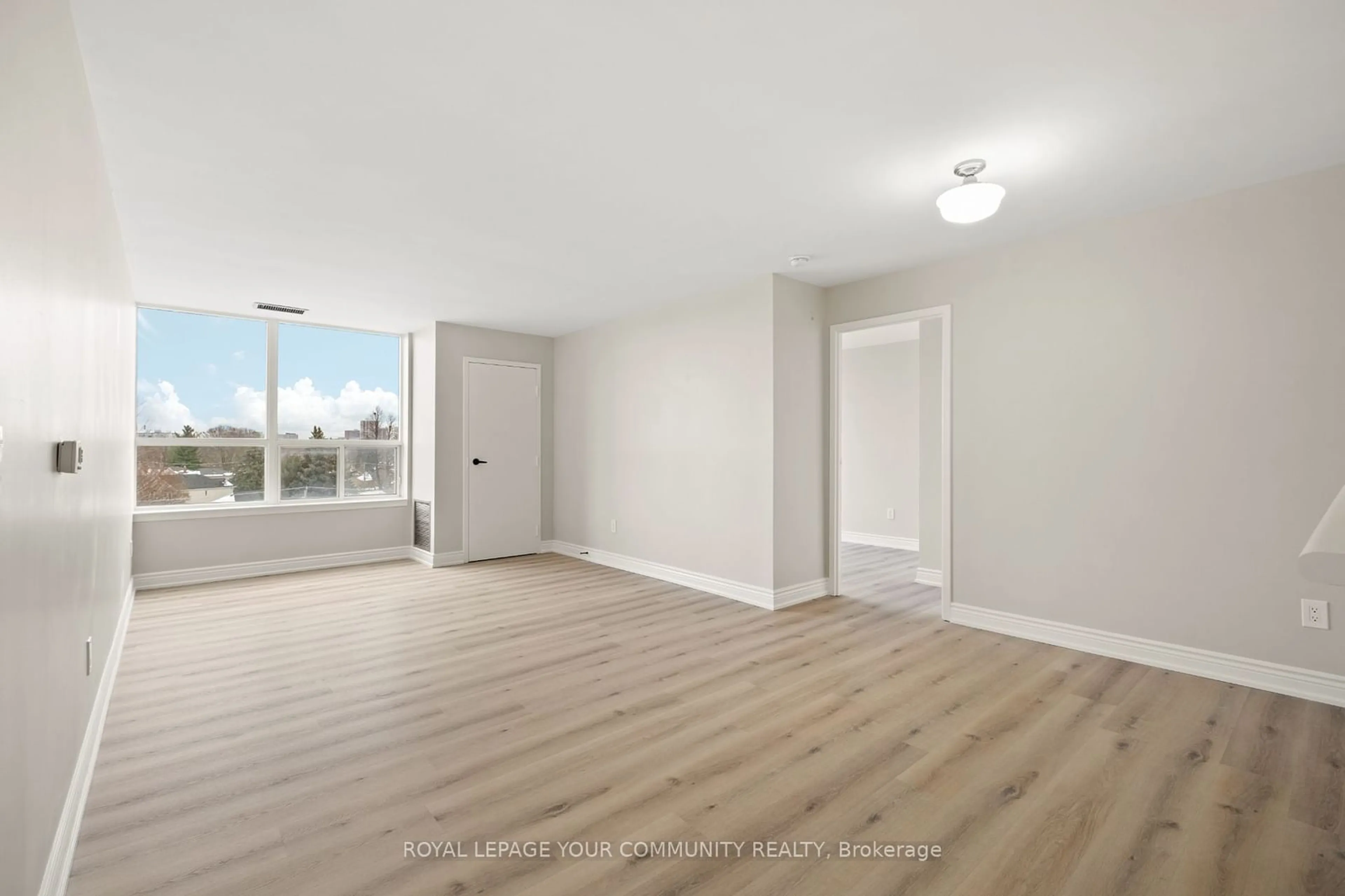 A pic of a room for 955 O'Connor Dr #PH8, Toronto Ontario M4B 2S7