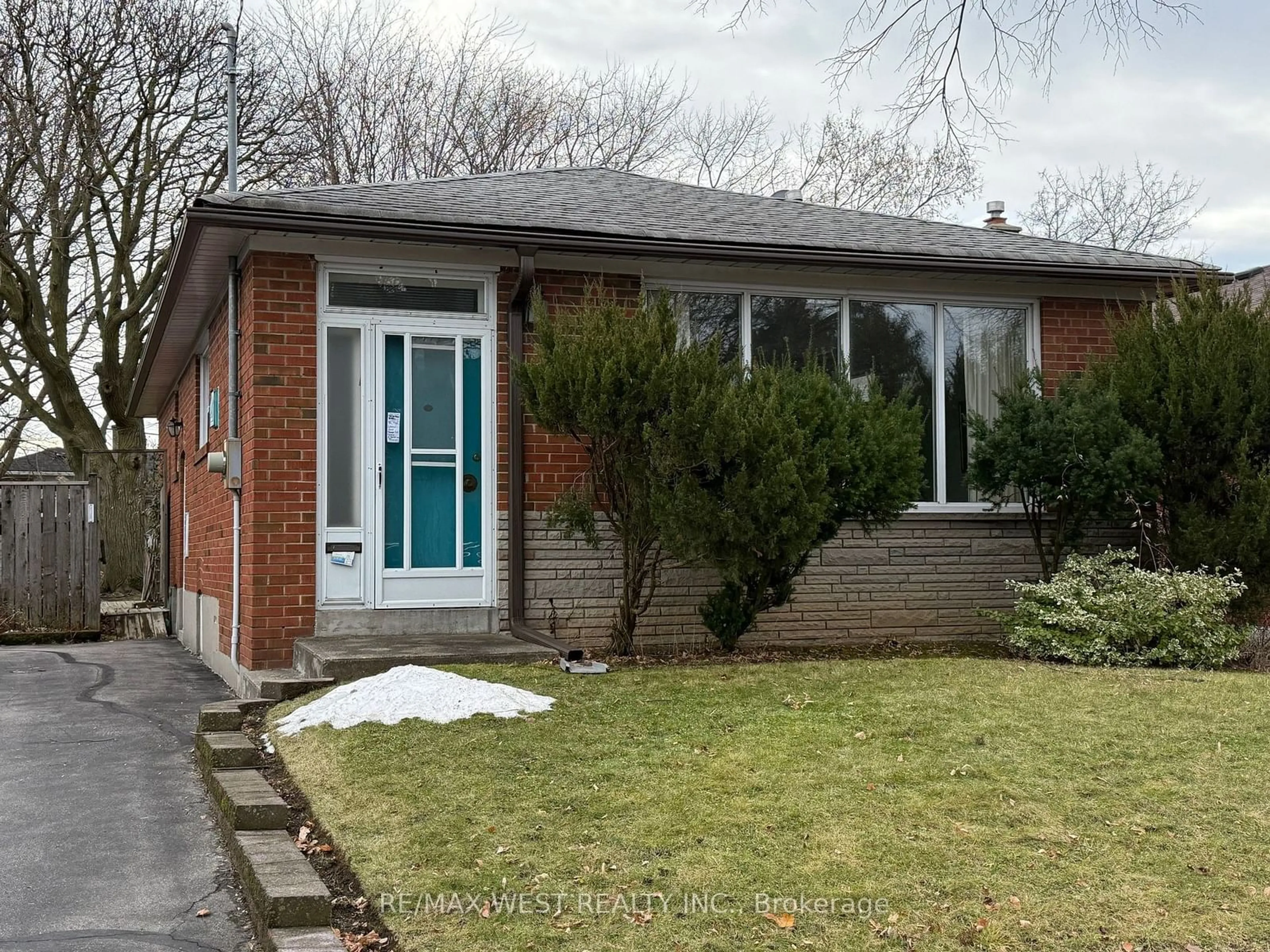 Home with brick exterior material, street for 15 arnott St, Toronto Ontario M1K 4B5