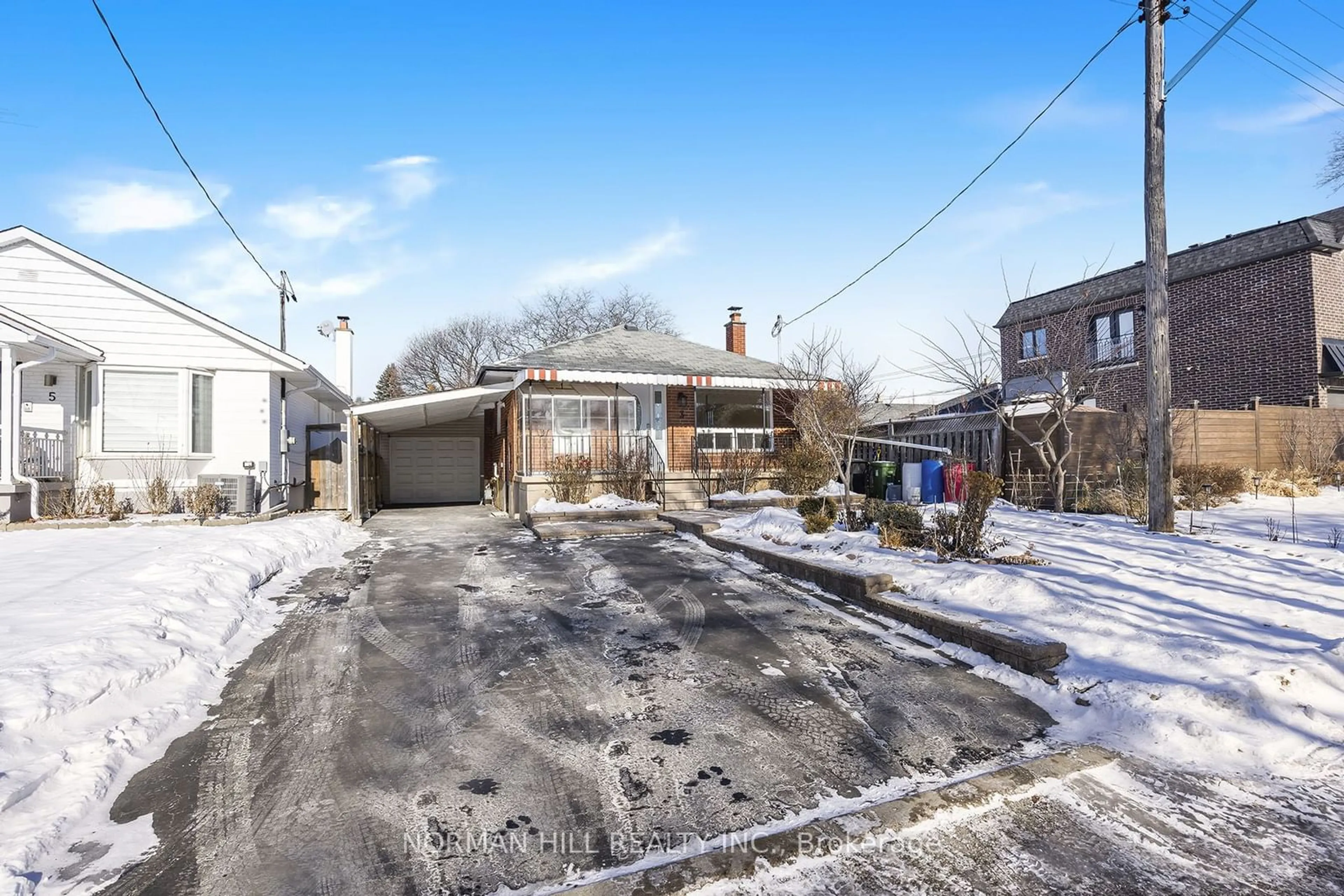 A pic from outside/outdoor area/front of a property/back of a property/a pic from drone, street for 3 Christina Cres, Toronto Ontario M1R 4H7