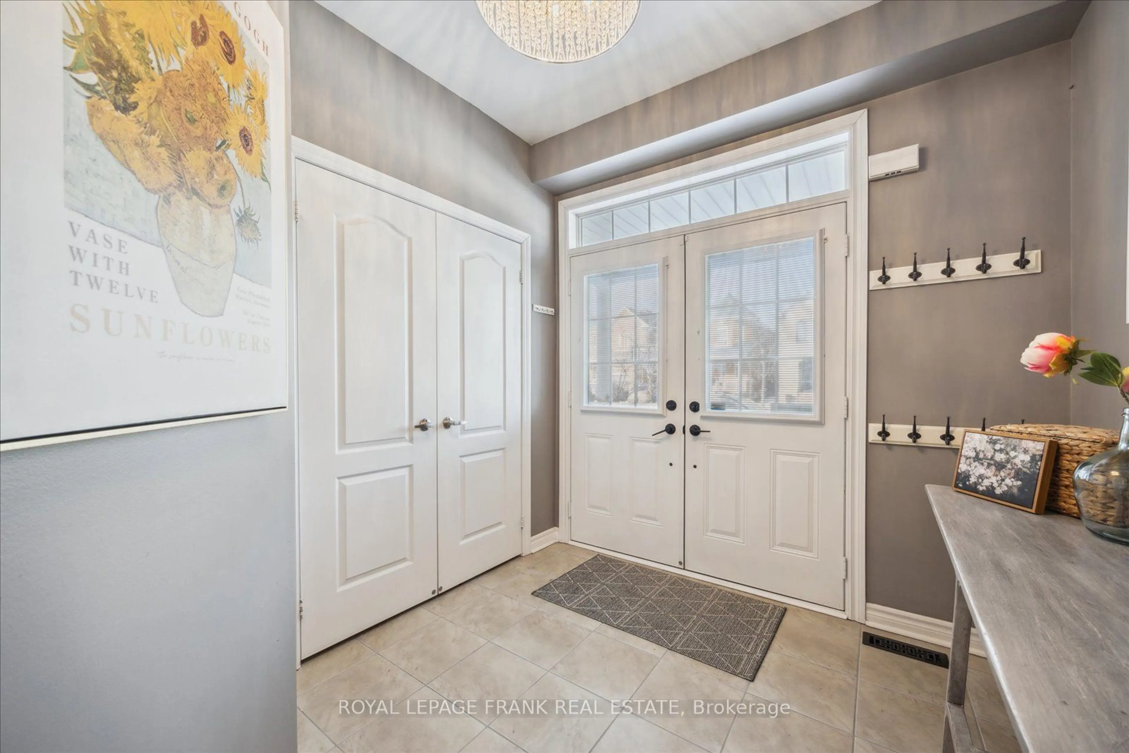 Indoor entryway for 37 Shrewsbury Dr, Whitby Ontario L1M 0E2