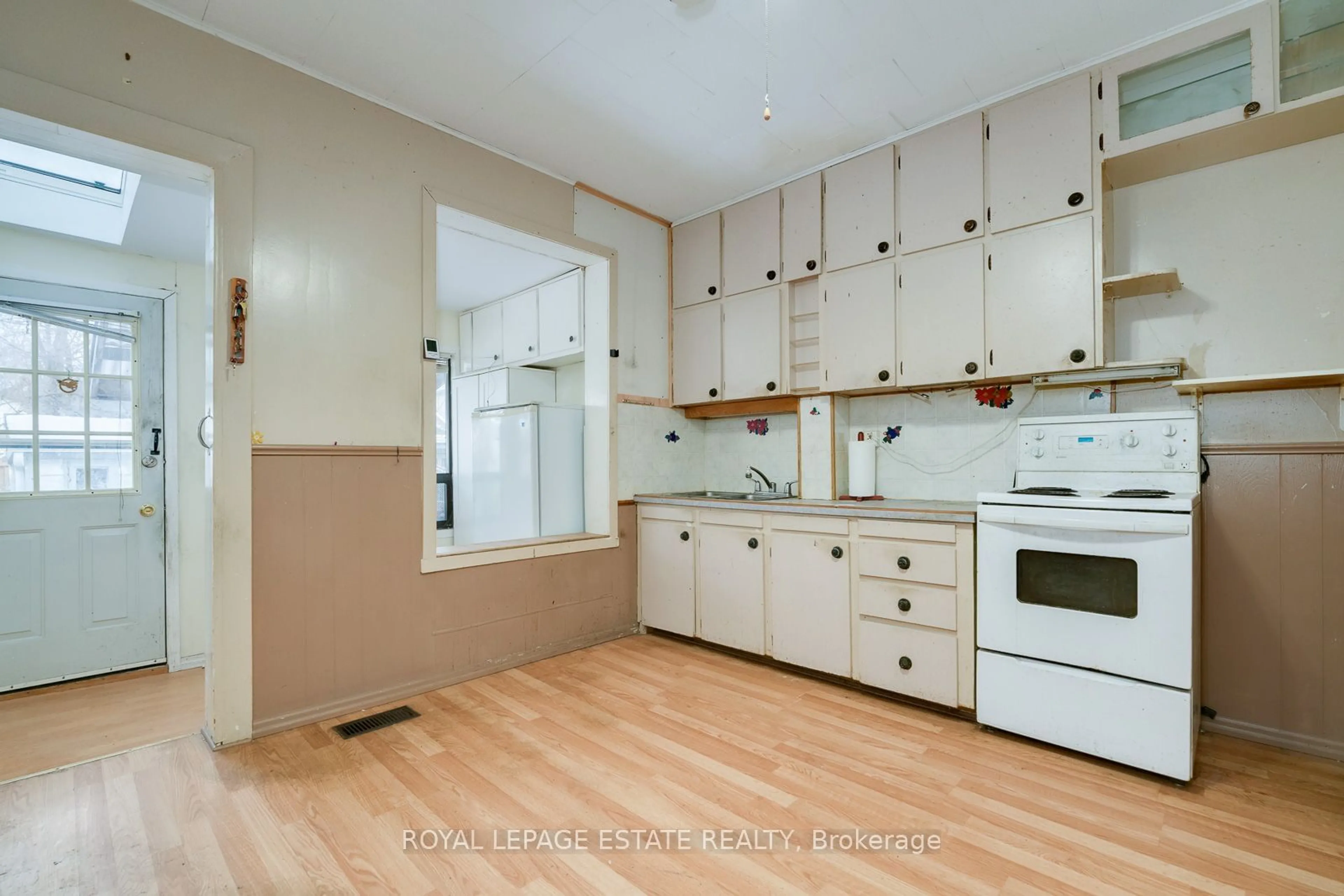 Standard kitchen, unknown for 335/337 Craven Rd, Toronto Ontario M4L 2Z5