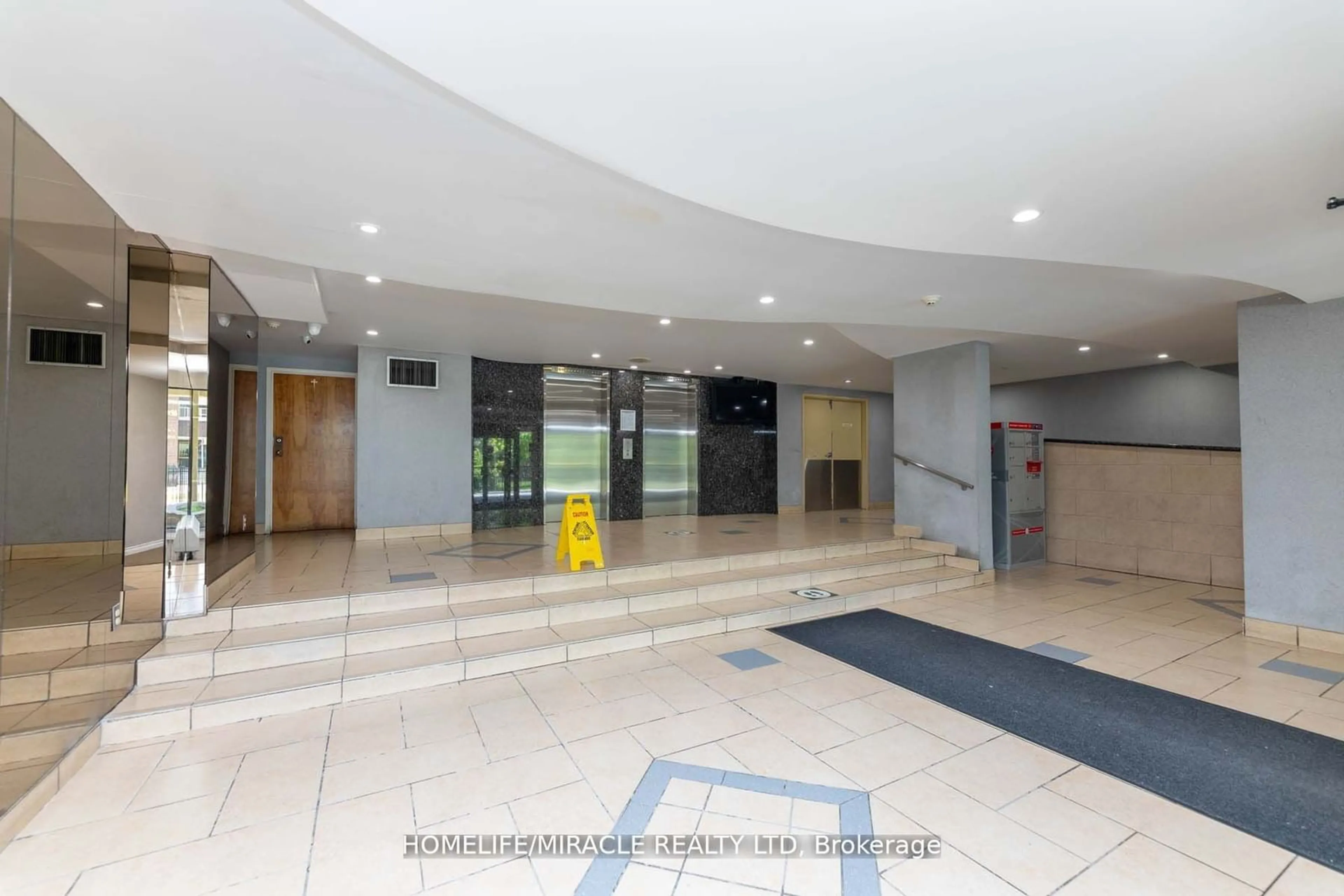 Indoor foyer for 99 Blackwell Ave #1108, Toronto Ontario M1B 3R5