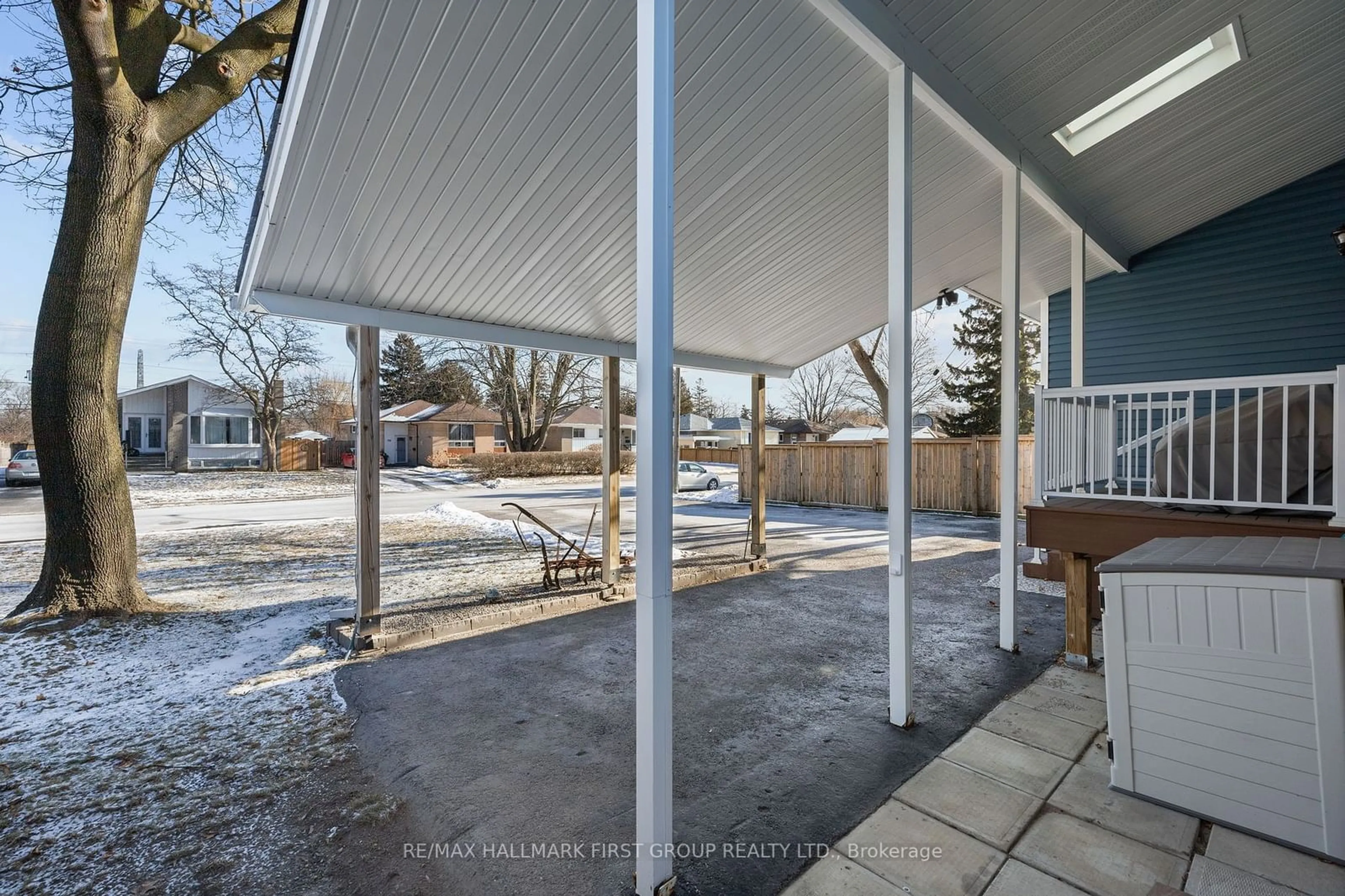 Patio, street for 740 Lublin Ave, Pickering Ontario L1W 1Z3