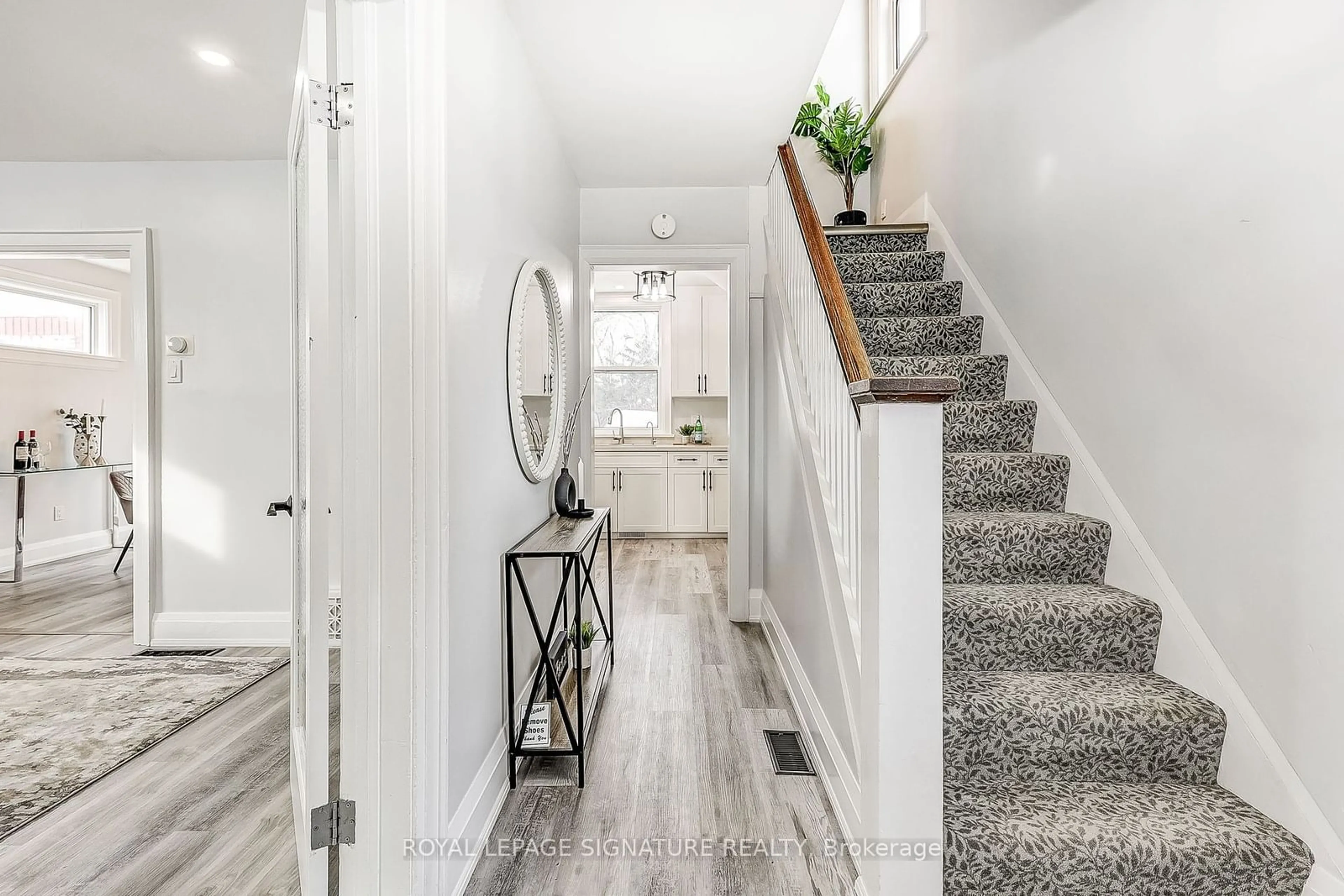 Indoor entryway for 310 Adelaide Ave, Oshawa Ontario L1G 1Z8