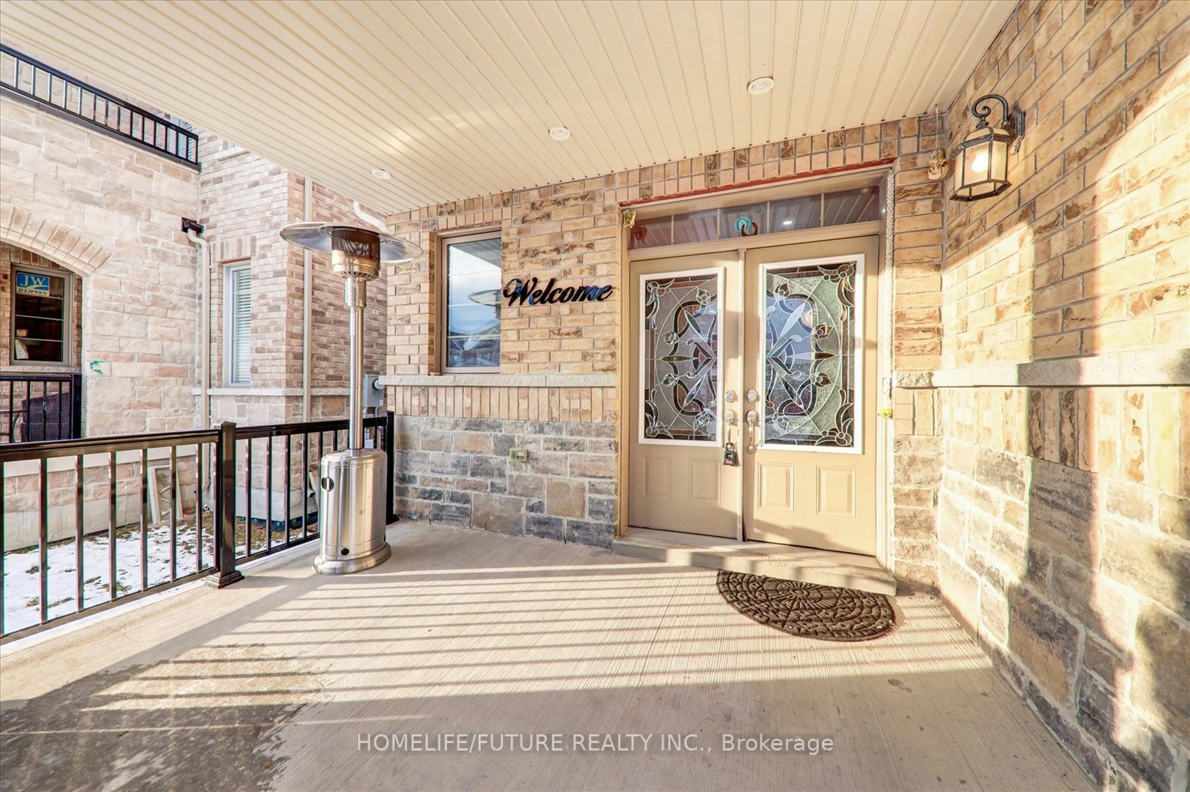 Indoor entryway for 30 Willoughby Pl, Clarington Ontario L1C 0W4