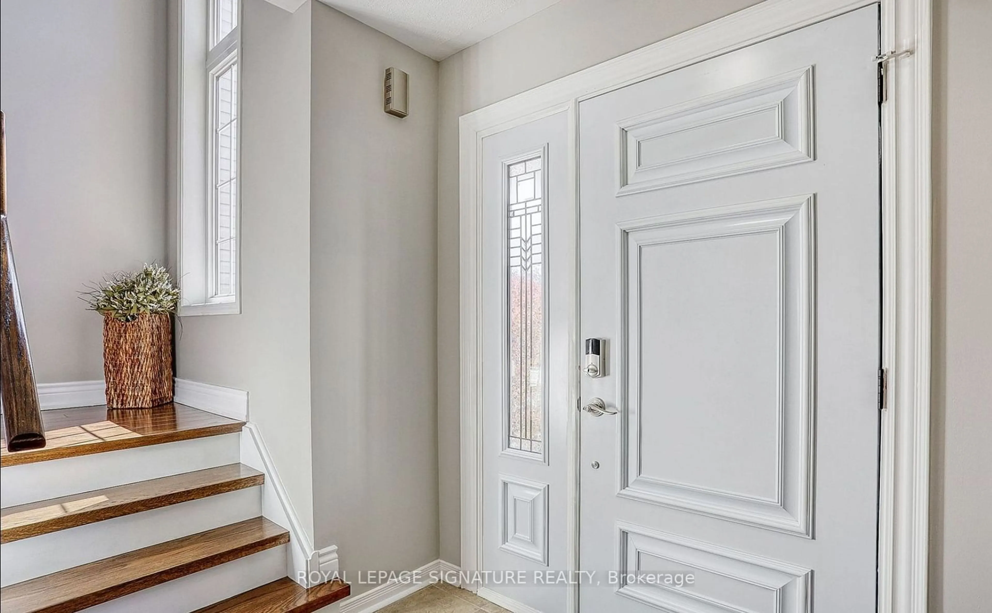 Indoor entryway for 1199 Meath Dr, Oshawa Ontario L1K 0G3