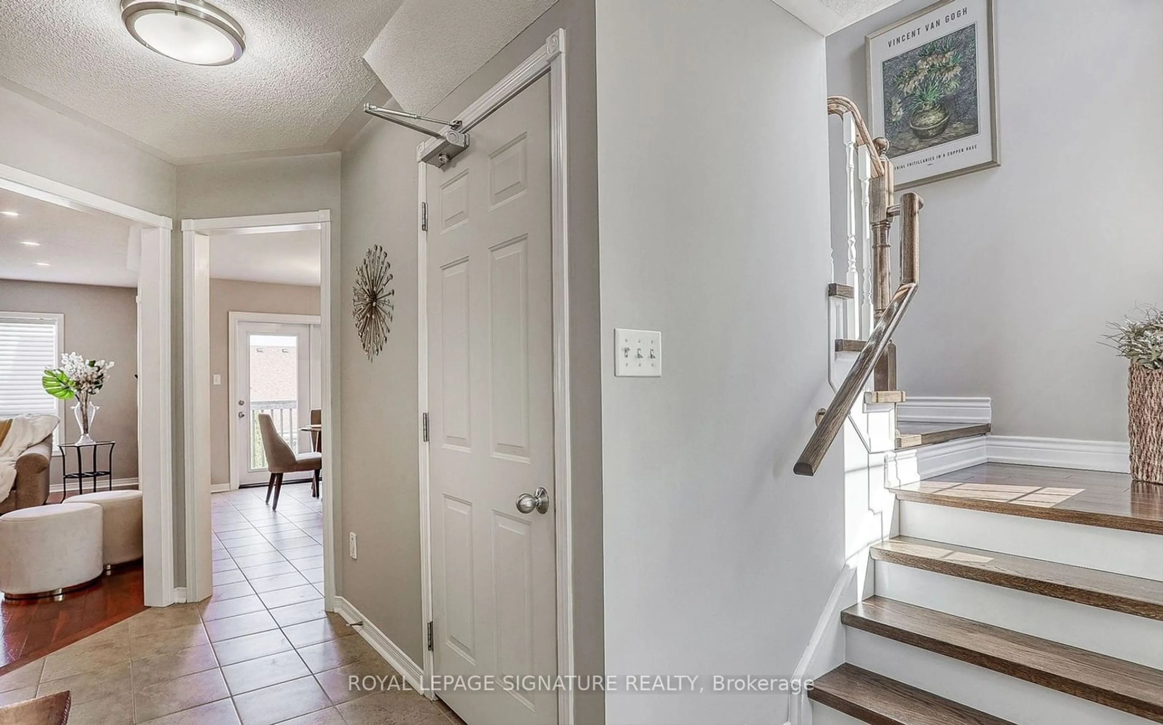 Indoor entryway for 1199 Meath Dr, Oshawa Ontario L1K 0G3