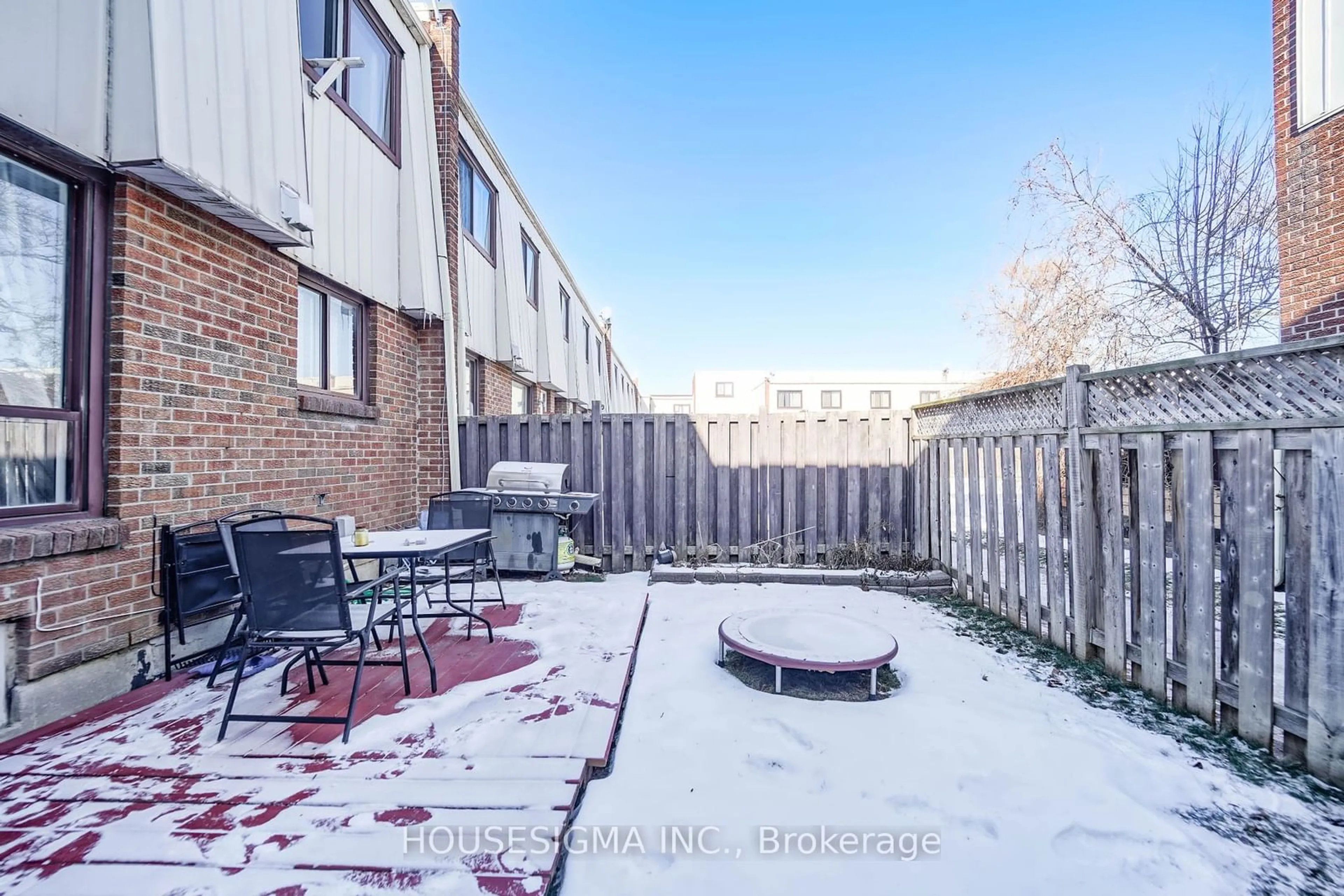 Patio, street for 1100 Oxford St #124, Oshawa Ontario L1J 6G4