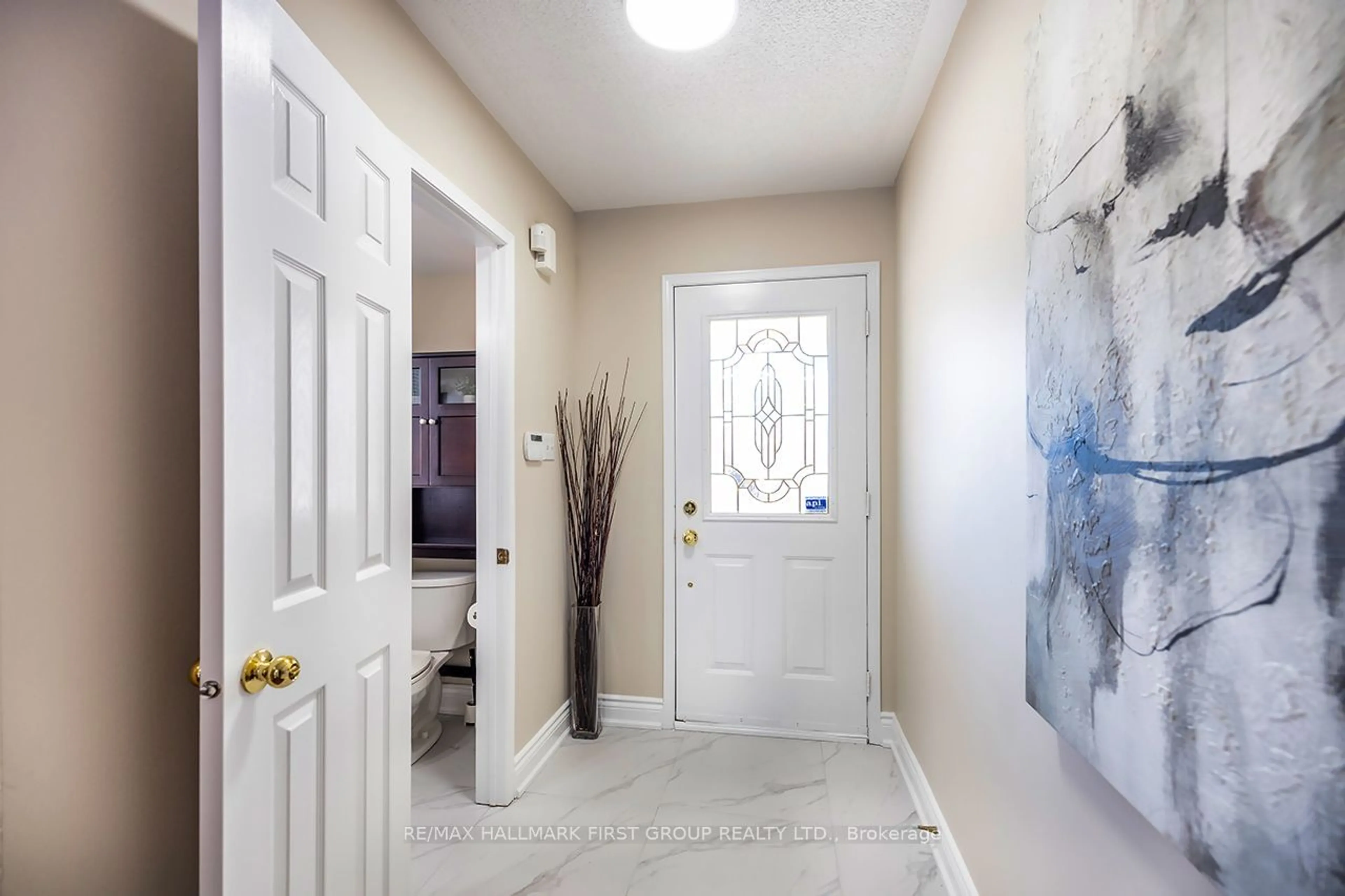 Indoor entryway for 610 Amaretto Ave, Pickering Ontario L1X 2V2