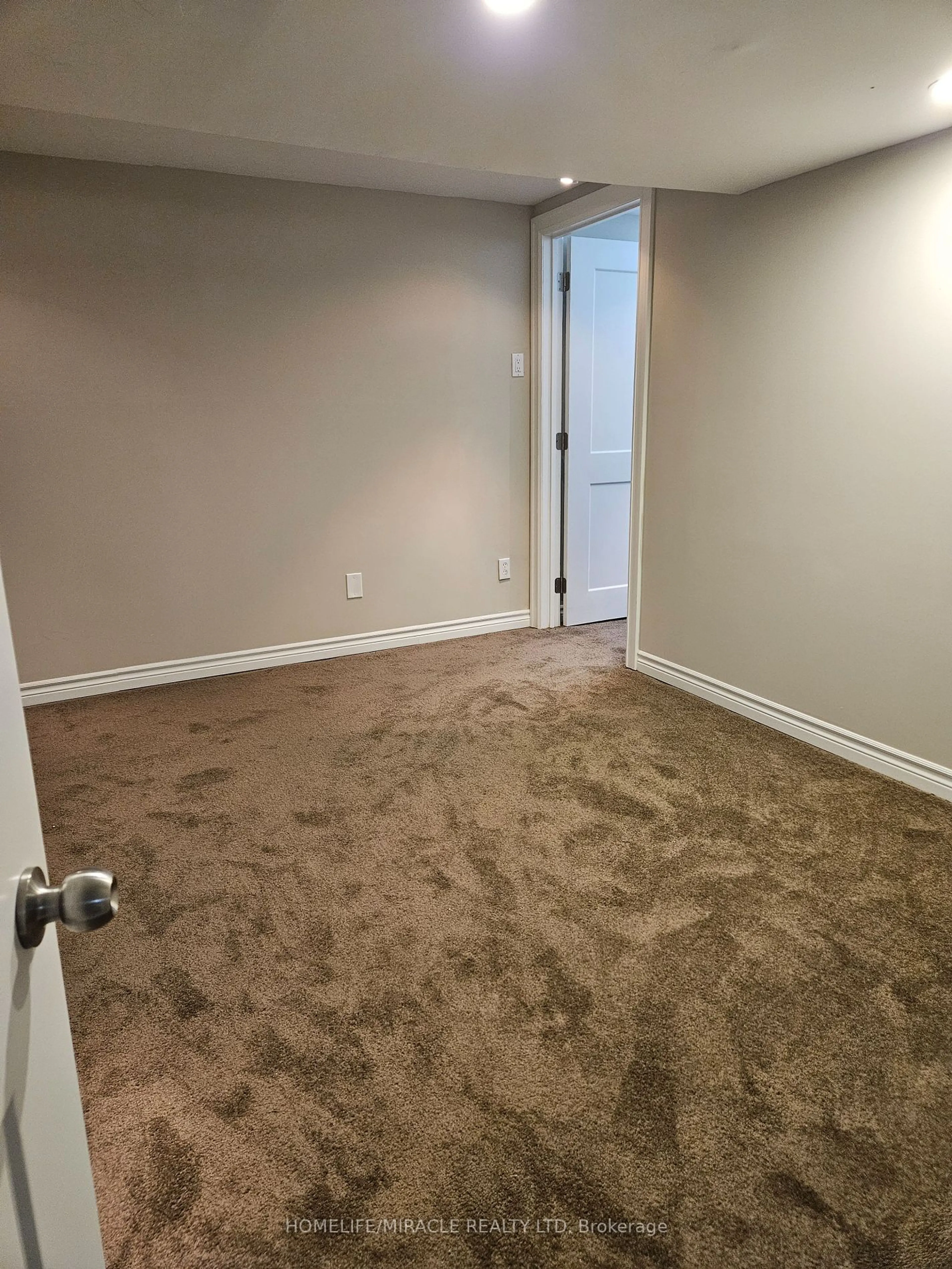 A pic of a room for 544 Gillmoss Rd, Pickering Ontario L1W 3J4