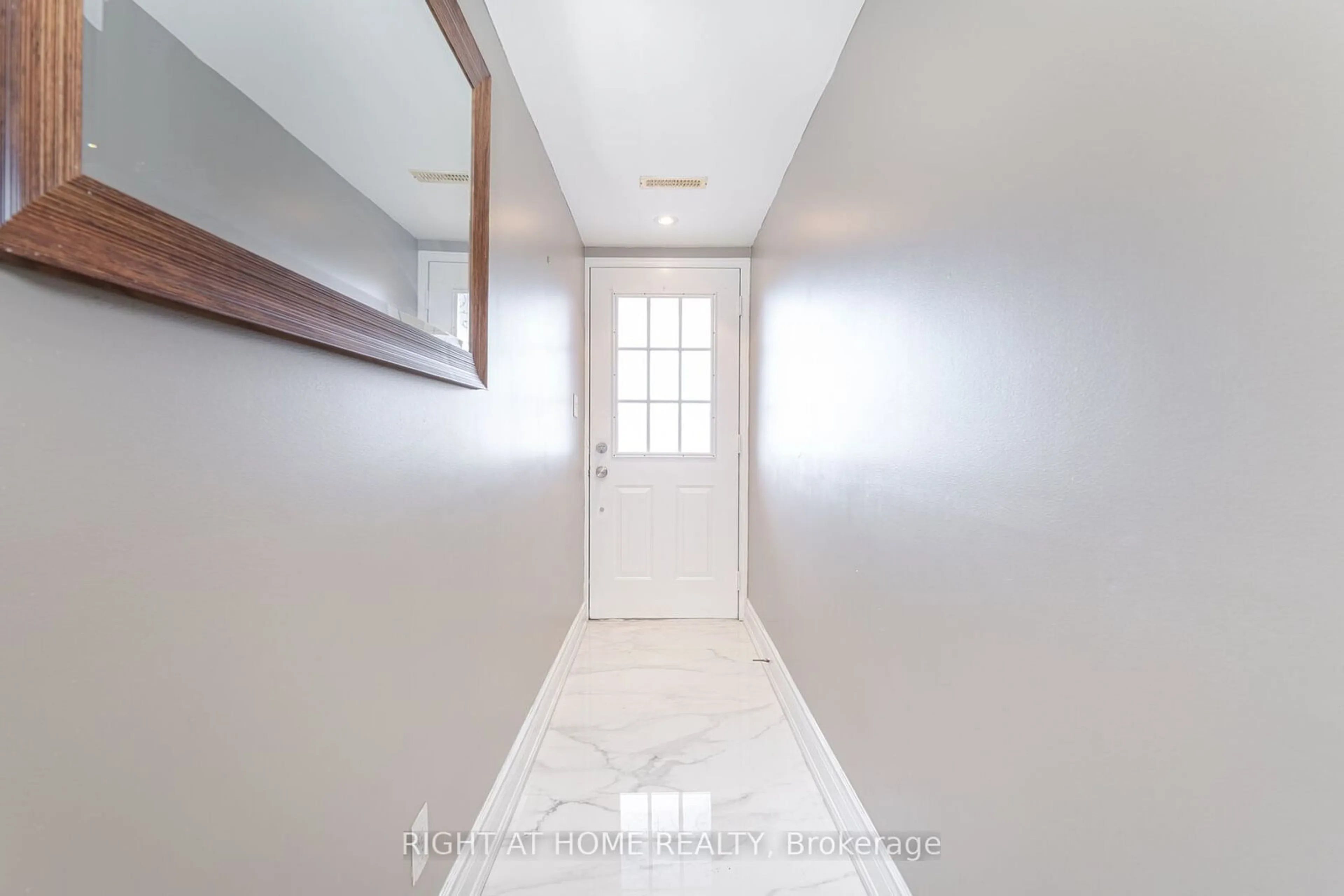 Indoor entryway for 2525 Gerrard St, Toronto Ontario M1N 1W9