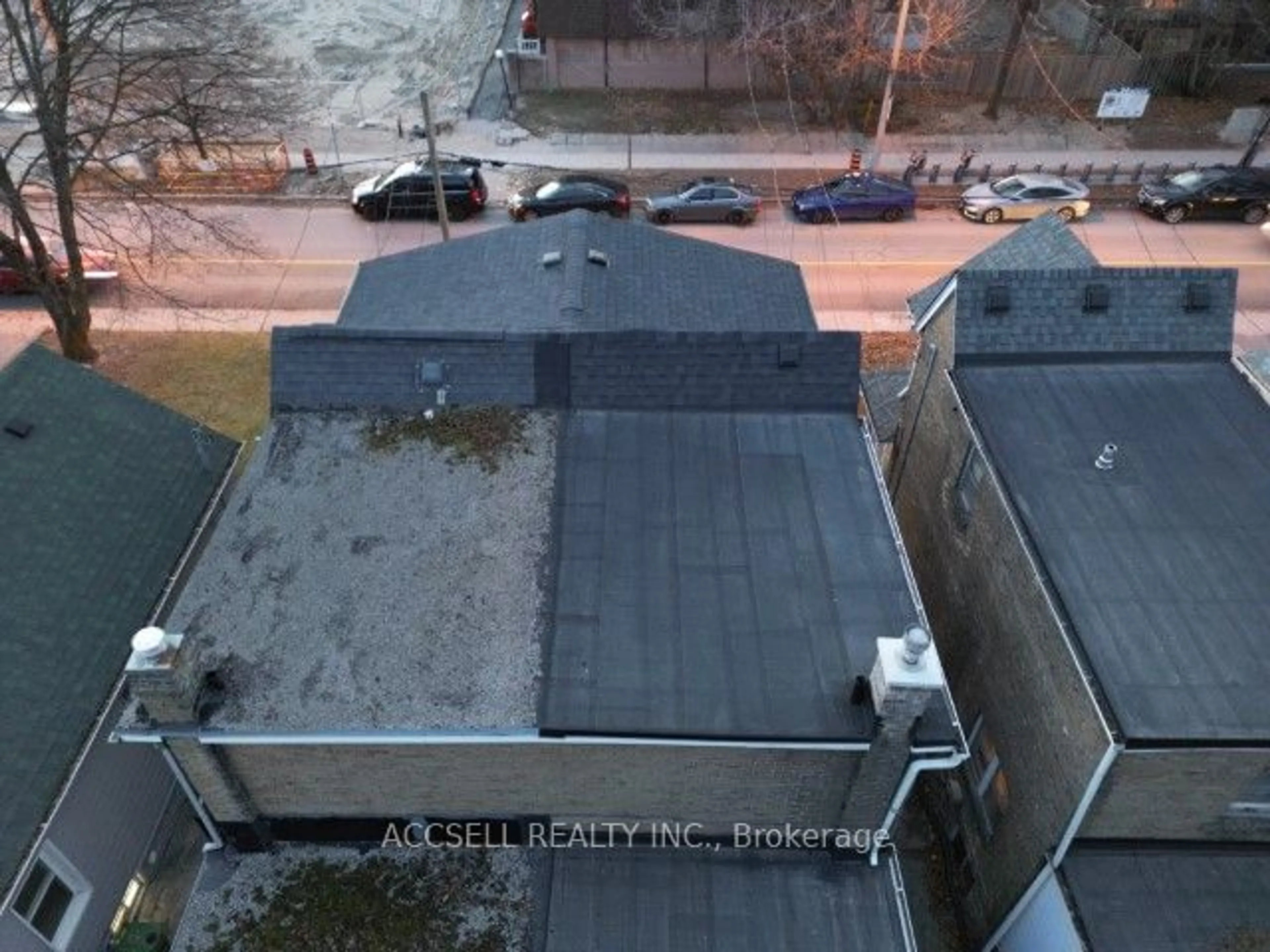 A pic from outside/outdoor area/front of a property/back of a property/a pic from drone, city buildings view from balcony for 15 Eastdale Ave, Toronto Ontario M4C 4Z8